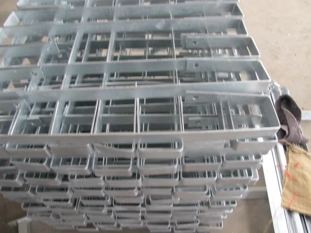 three leg steel lattice pipe microwave telecommunication tower antenna mast and communication tower for 5G construction