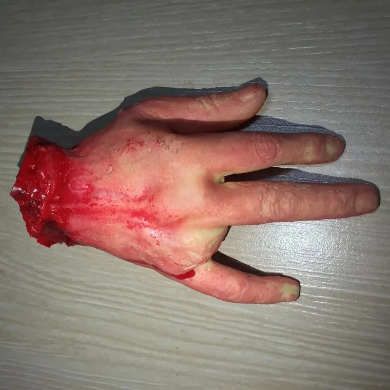 1pc Life Like Scary Arm Hand Cut Off Bloody Horror Fake Latex Life Size Arm Hand Scary Halloween Prop Haunted Party Supplies