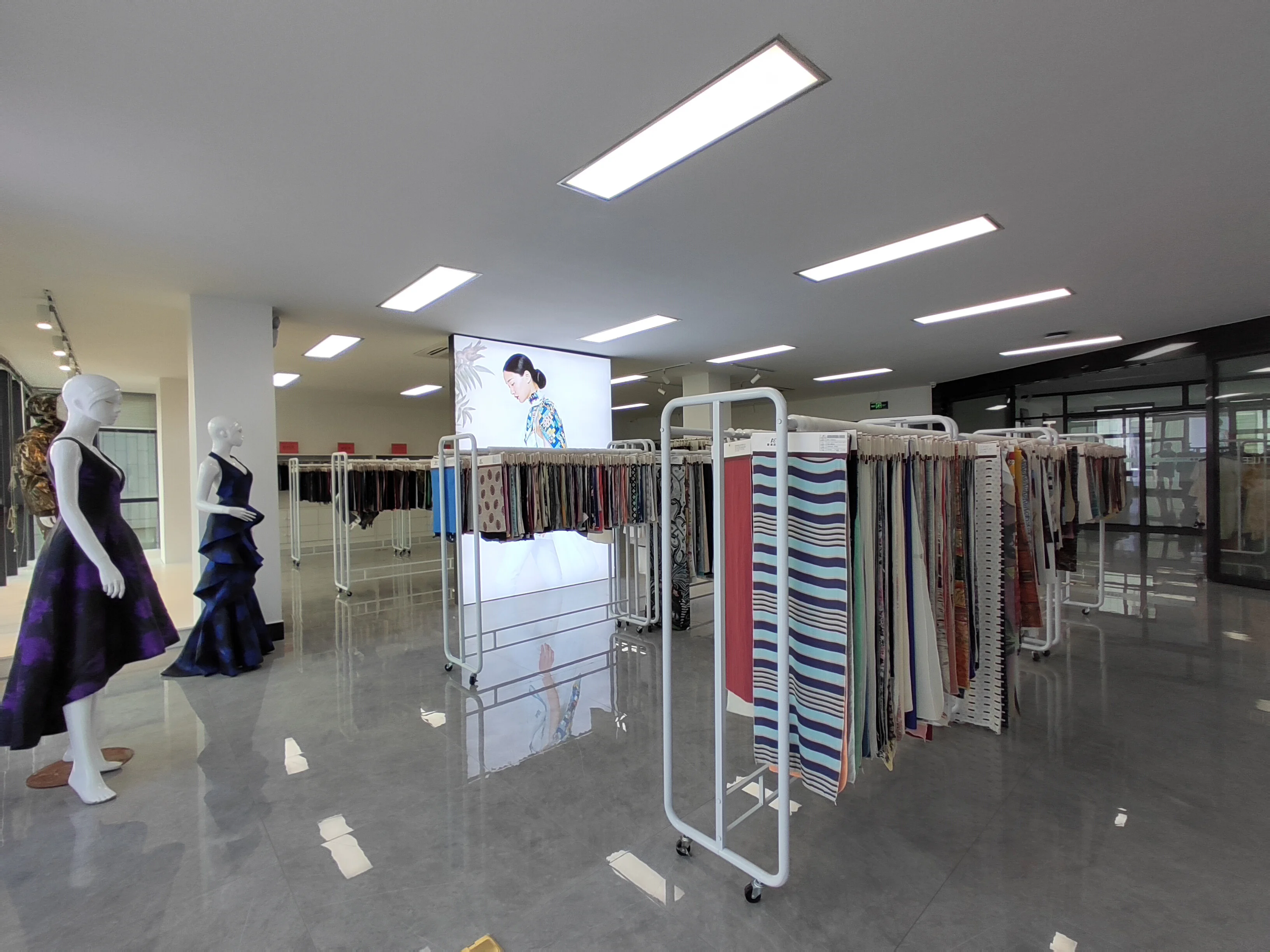 China Factory 100D 4-Way Stretch Composite Fabric Waterproof Polyester Spandex Fabric for Coat Jacket Garment Down jacket