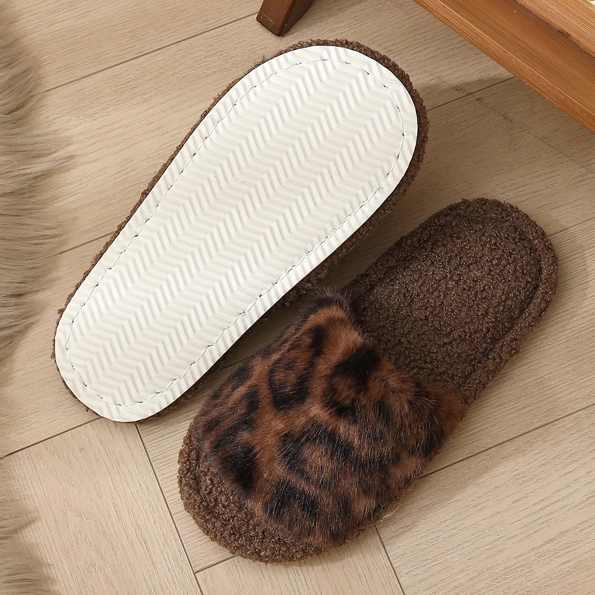 Wholesale Simple and stylish outdoor autumn and winter Korean version with cashmere warm plush slippers