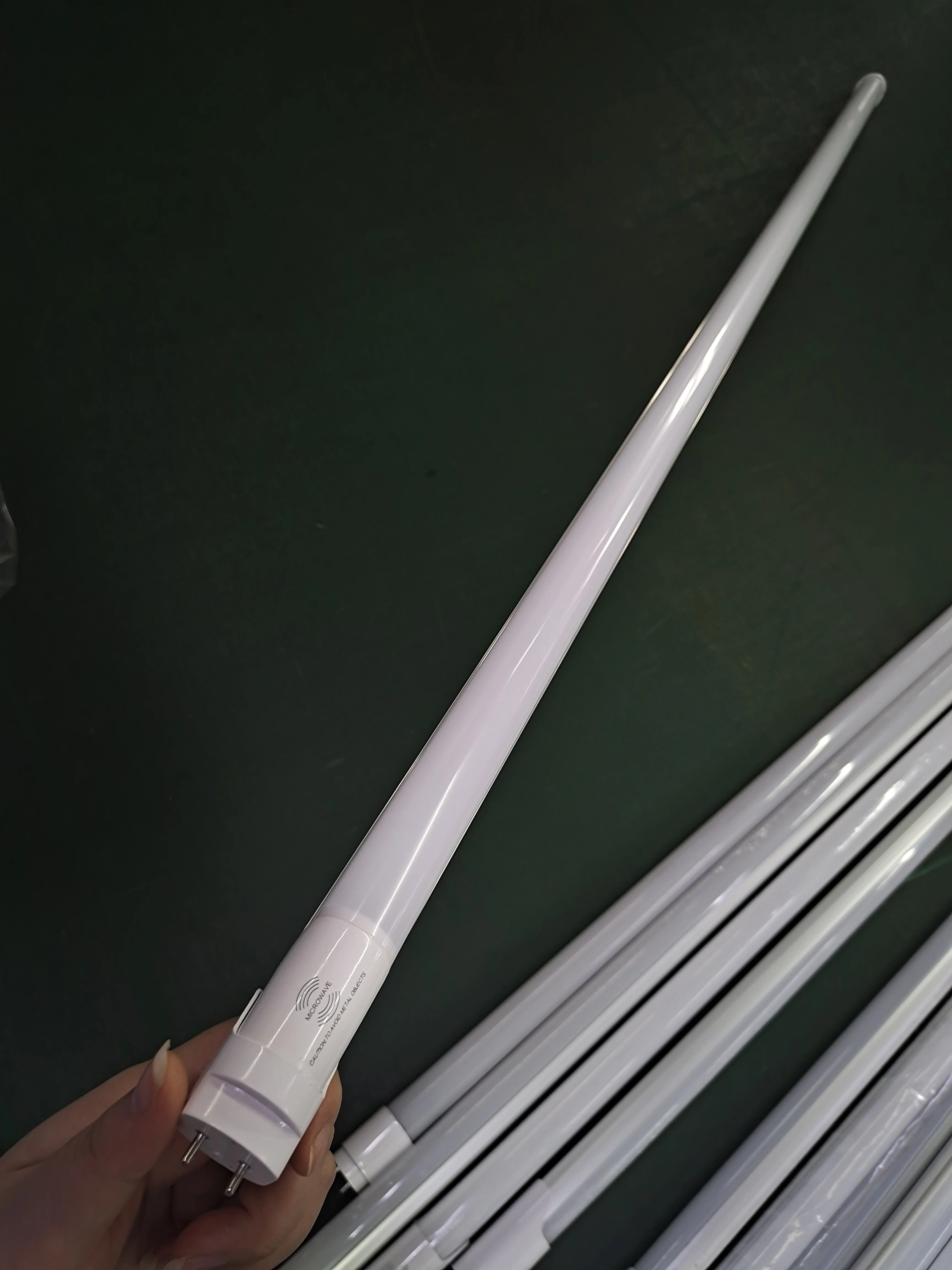 4FT 18W Smart IOT AI Adaptive Self-learning Microwave Sensor led t8 tube for parking lot, carpark, warehouse, basement