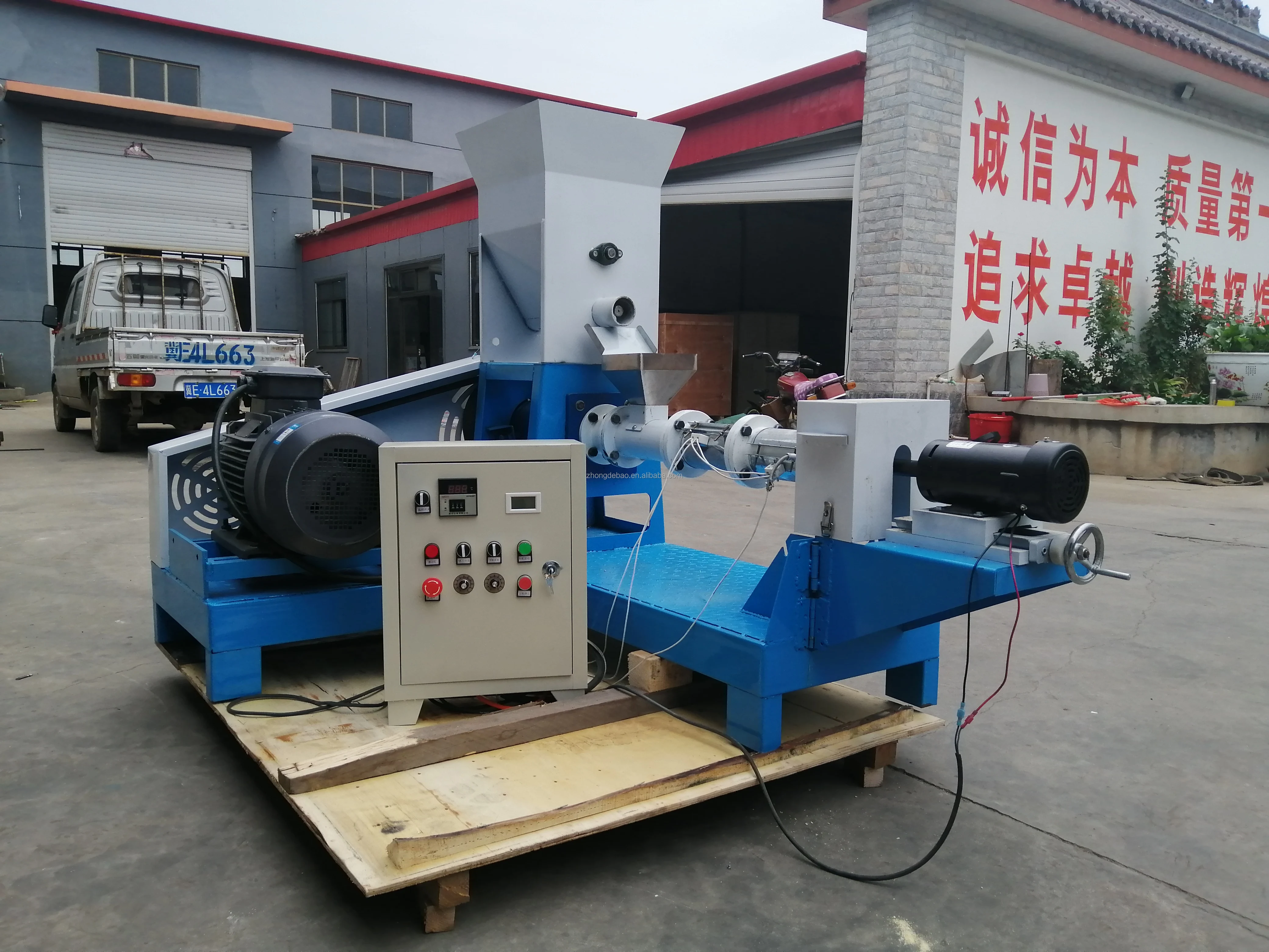 automatic small steam soya puffed grain corn stick wheat rice baby puff snack food puffing pellet extruder making machine