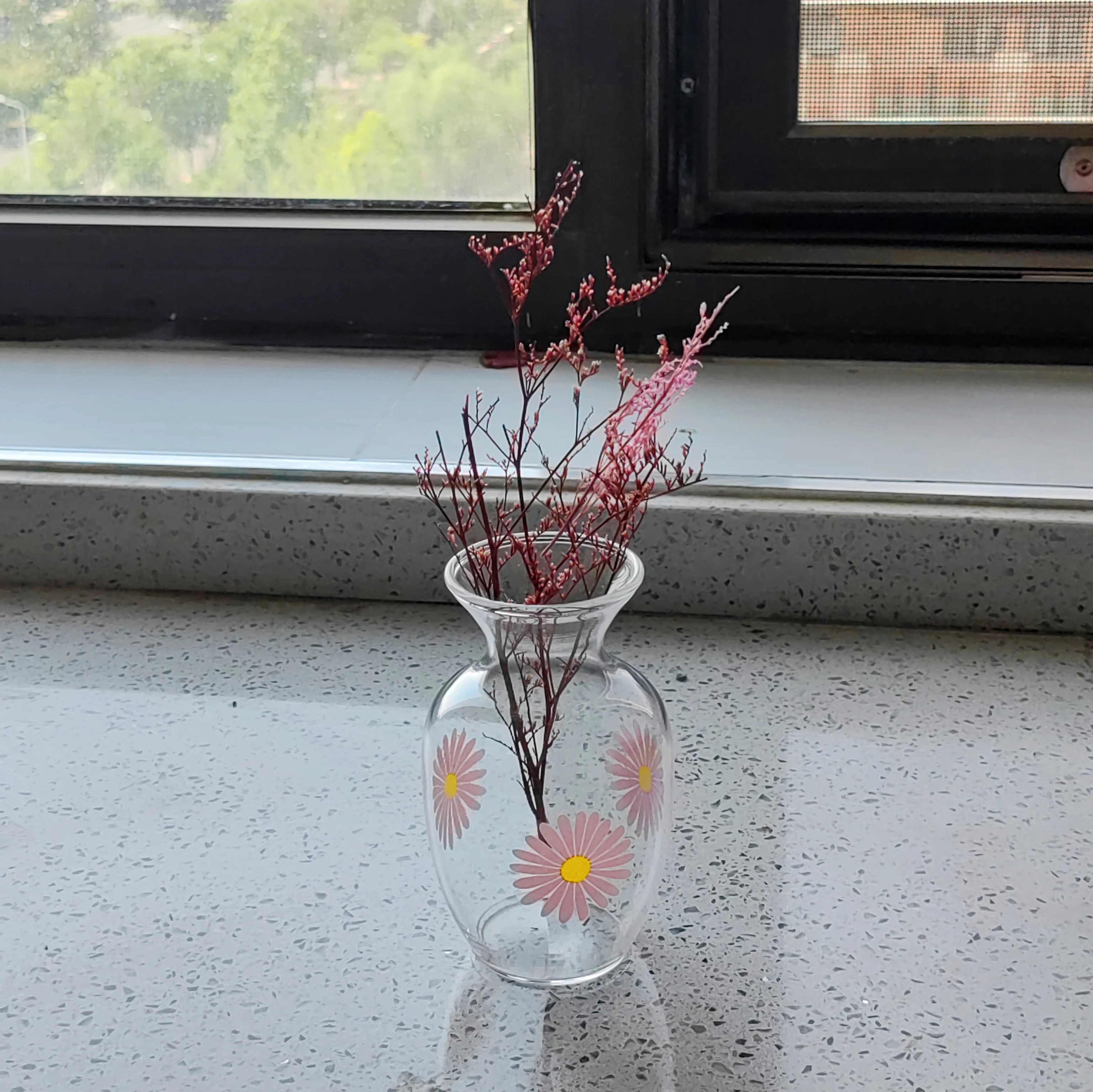 Elegant  Unique Home Decor Art-Painted Pink Daisy Small Glass Vase