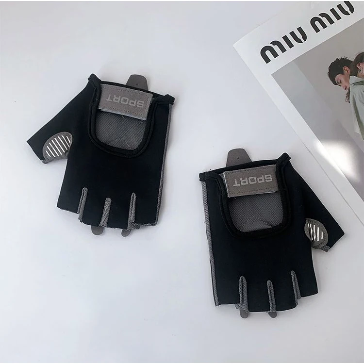 Wholesale Fitness Gloves and Half finger Breathable Mesh sports yoga anti-slip riding gloves for men and women