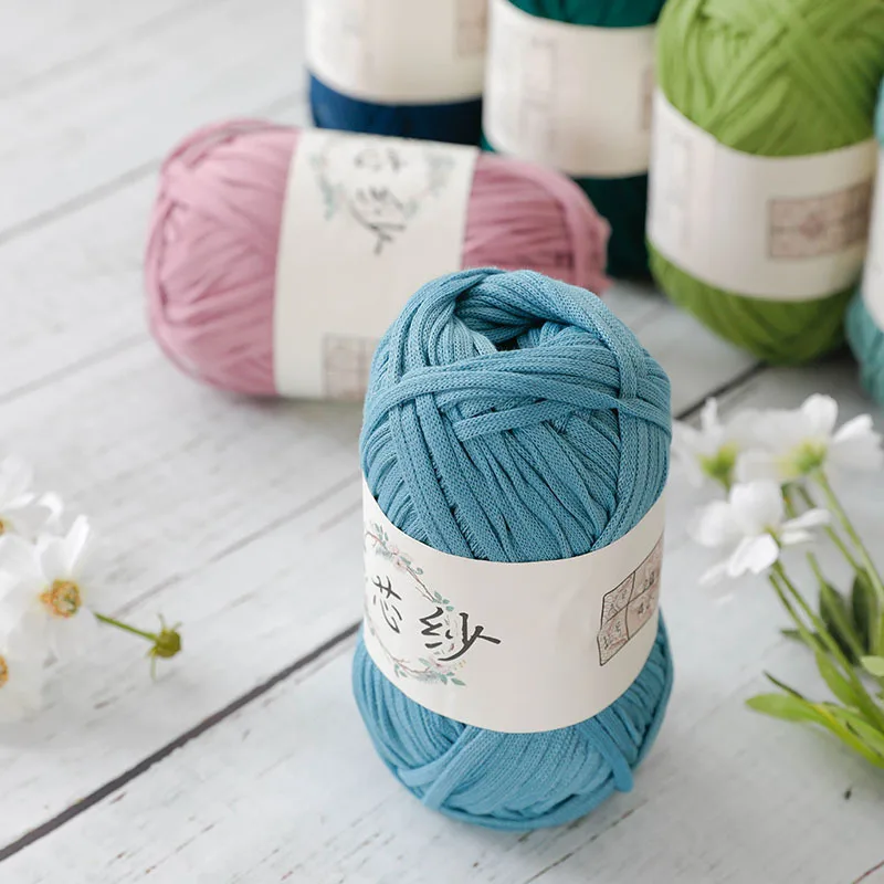 Spot wholesale 100% polyester macrame cord tshirt yarn with crochet hook 4 buyers polyester monofilament yarn