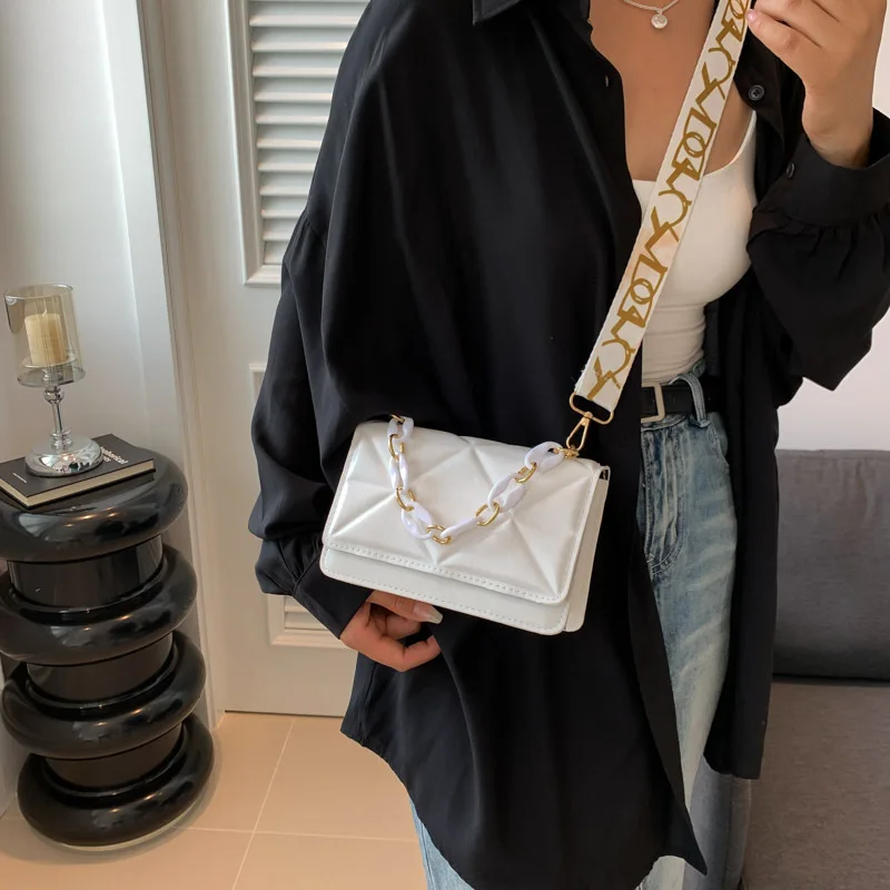 New Fashion Pu Soft Leather Chain Mini Small Little Hand Bags for Girls Ladies Purses and Crossbody Bag
