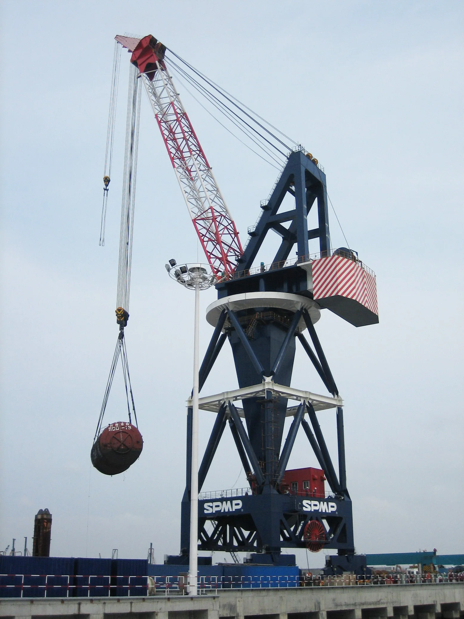 Kaiyuan New Rail Type 40 Ton 50 Ton Telescopic Slewing Floating Dock Portal Container Crane Mexico Turkey Russia