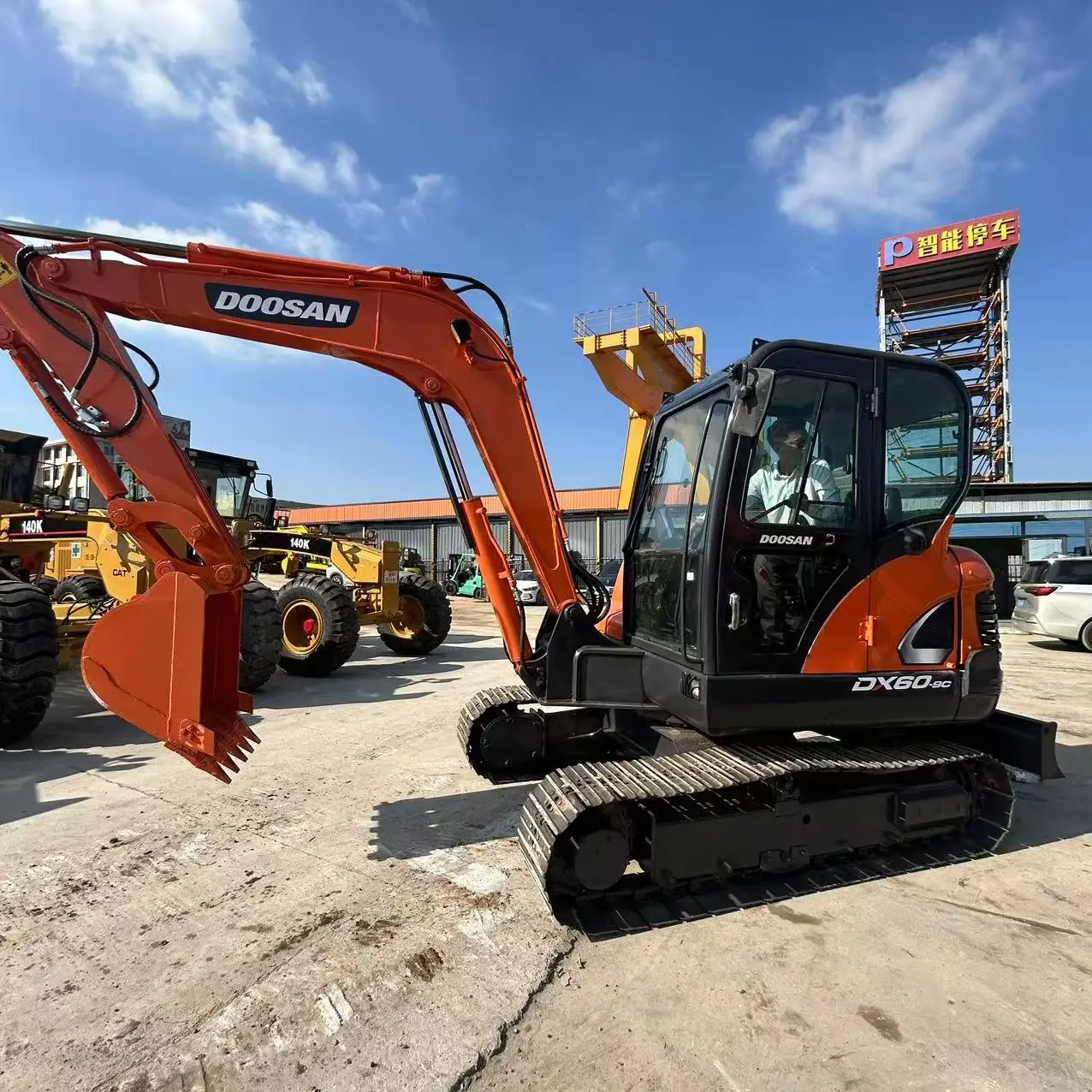Used Doosan DX60 Excavator second hand Doosan DX 60 Hydraulic Crawler Digger for Home Use with Good Quality for sale