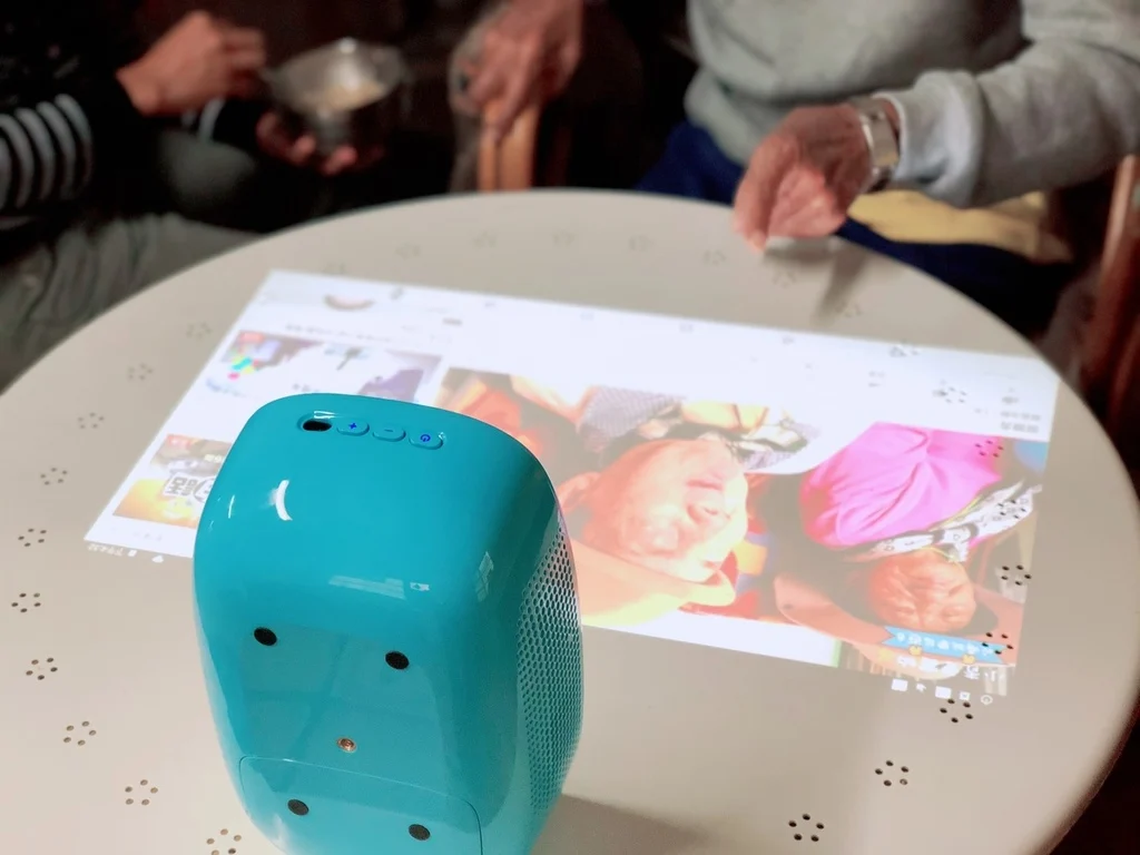 Lazertouch mini projector turns your desktop into a computer