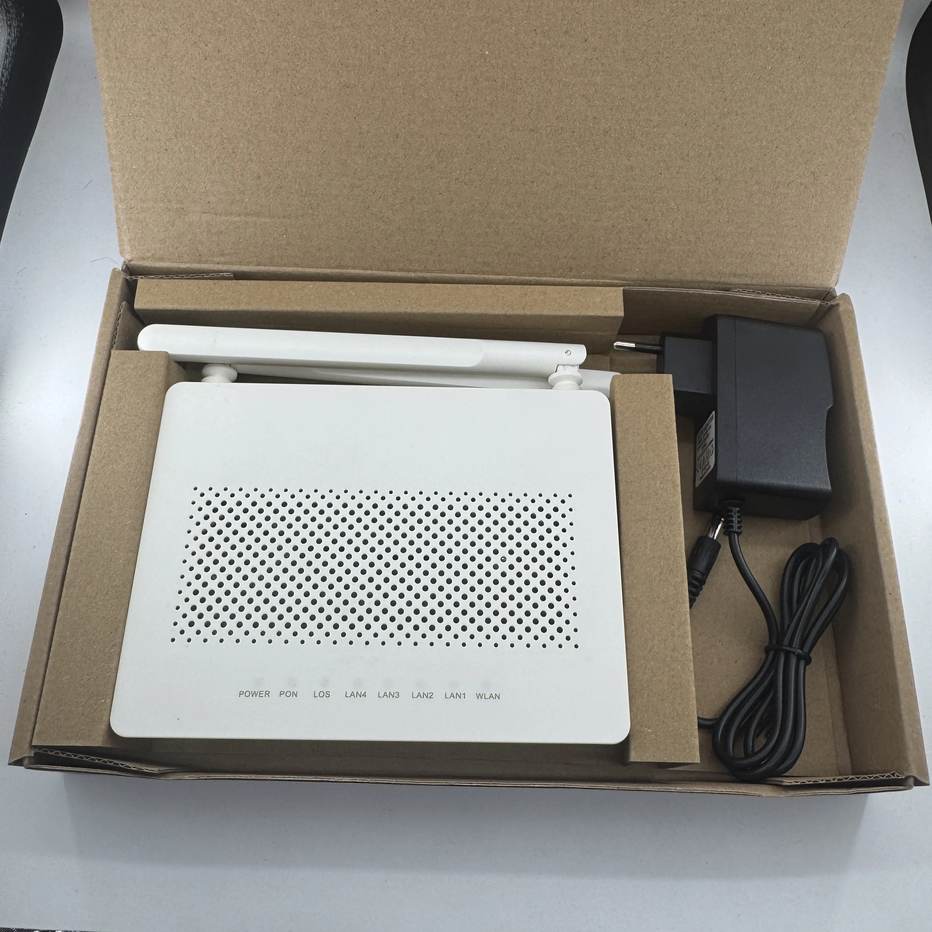 По заводской цене HG8546M/EG8141A5 XPON 1GE + 3FE 1TEL WIFI Восемь Огней FTTX