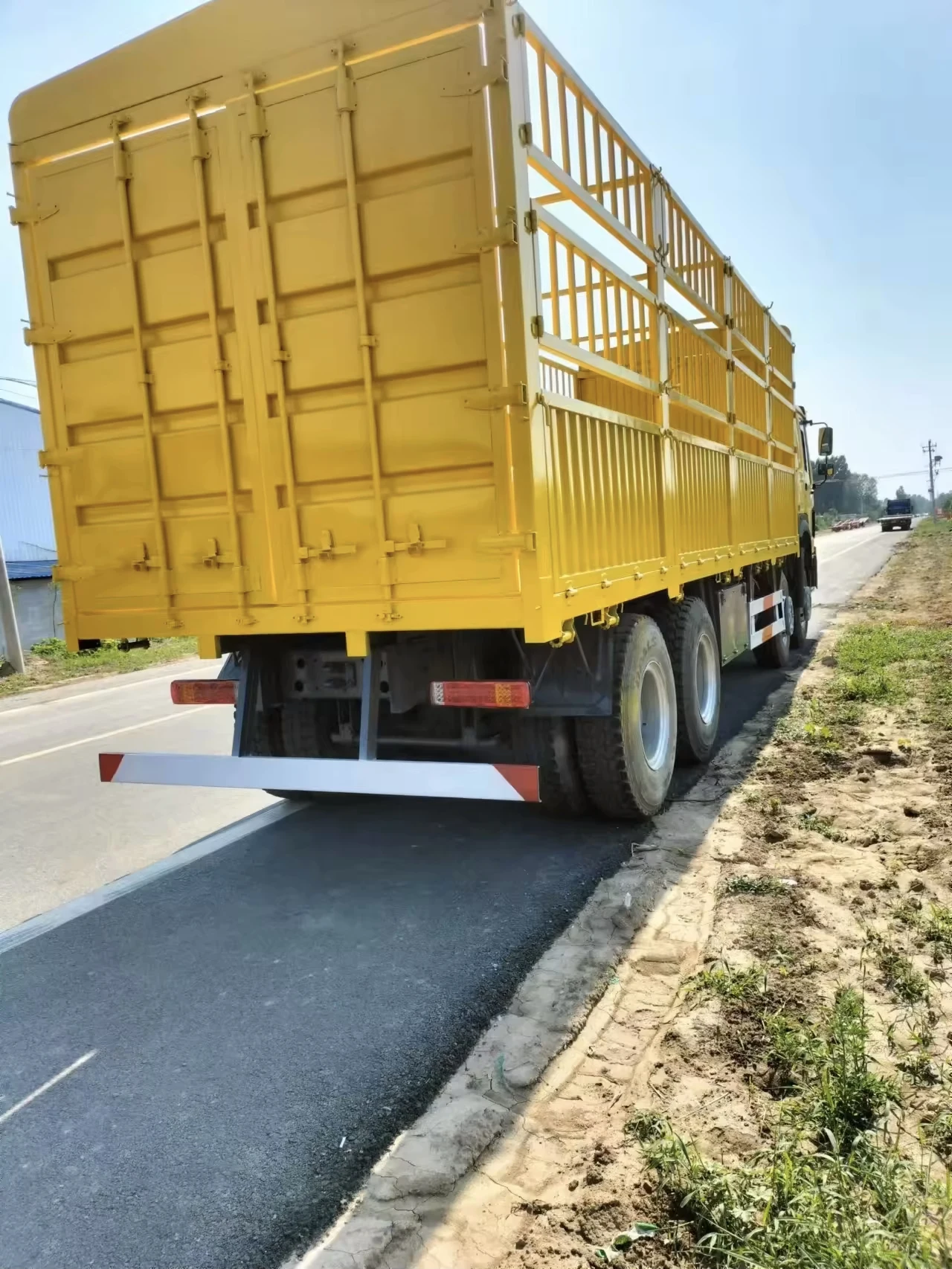 Fairly used Sinotruk HOWO cargo truck 30ton transportation truck 6*4 8*4 cargo truck for sale