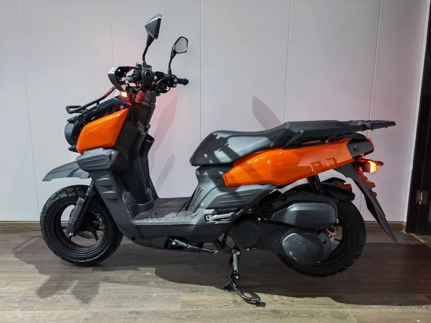 2 Seats New Designed Tank Shape 80cc 125cc 150cc Sports Motorbike Fast Motorbike Engine Model