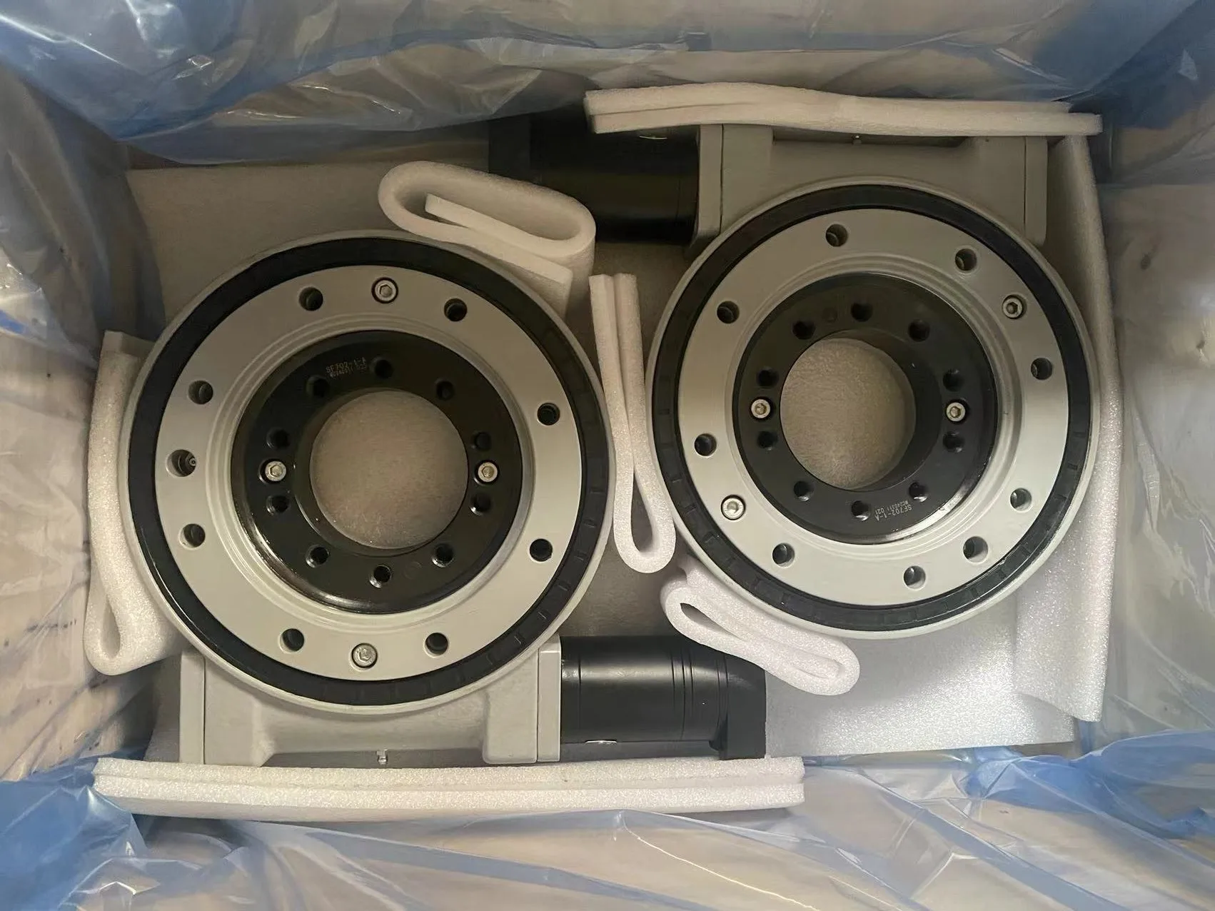 Luoyang Jw Single/dual Axis 9 Inch Slewing Drive Se14 Sde7 Sdd9 Electric Motor And Hydraulic Motor For Radar Antenna