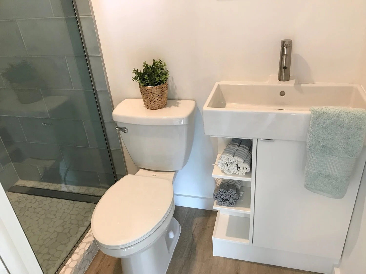 Prefab Modern 20FT 40FT Shipping Container Homes Bungalow Dwelling Modular Living Container Houses