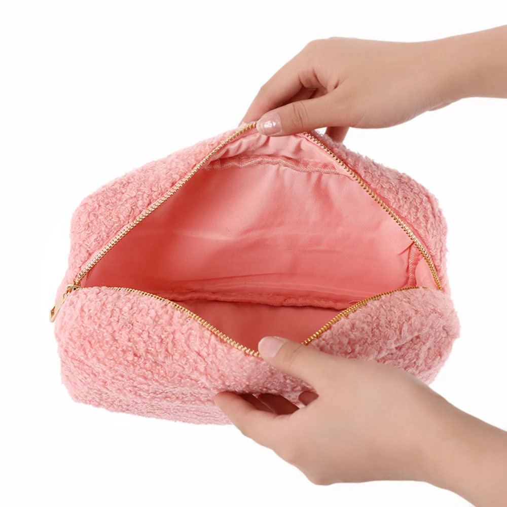 Low MOQ Durable Warm Soft Fluff Puffy Fuzzy Candy Colorful Women Bridesmaid Makeup Pouch Sherpa Makeup Bag Teddy Cosmetic Bag