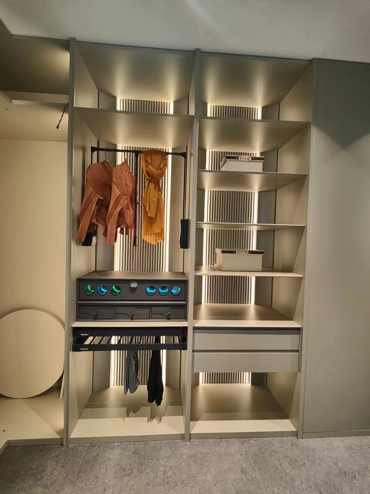 Lacquer L shaped modern walk in closet custom design clothes storage wood bedroom furniture cupboards wardrobe bedroom closet