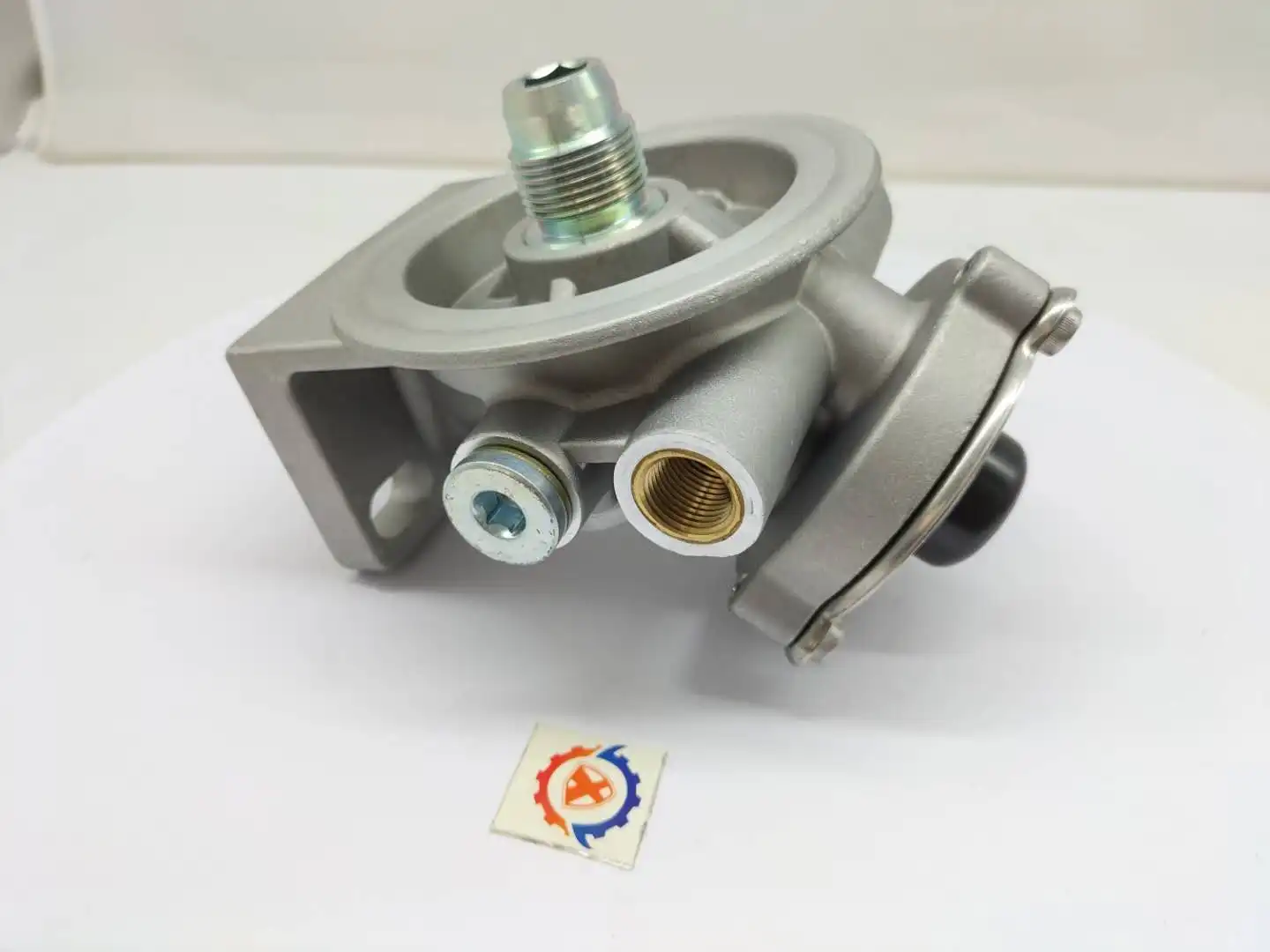XUNPO ORIGINAL NEW EXCAVATOR SK200-8 R215-7 R225-7 8159975 R90P HAND OIL PUMP Oil-water seat