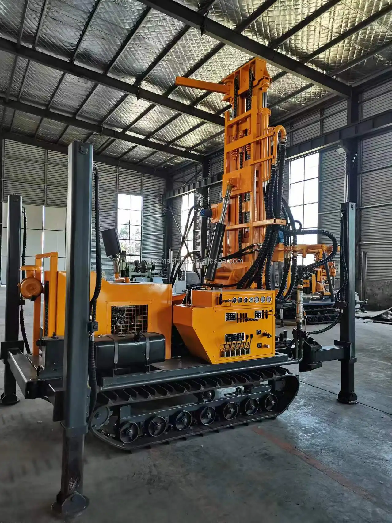 Depth 200m hydraulic and pneumatic dual use high quality QY200 water well drilling rig down hole drilling rig