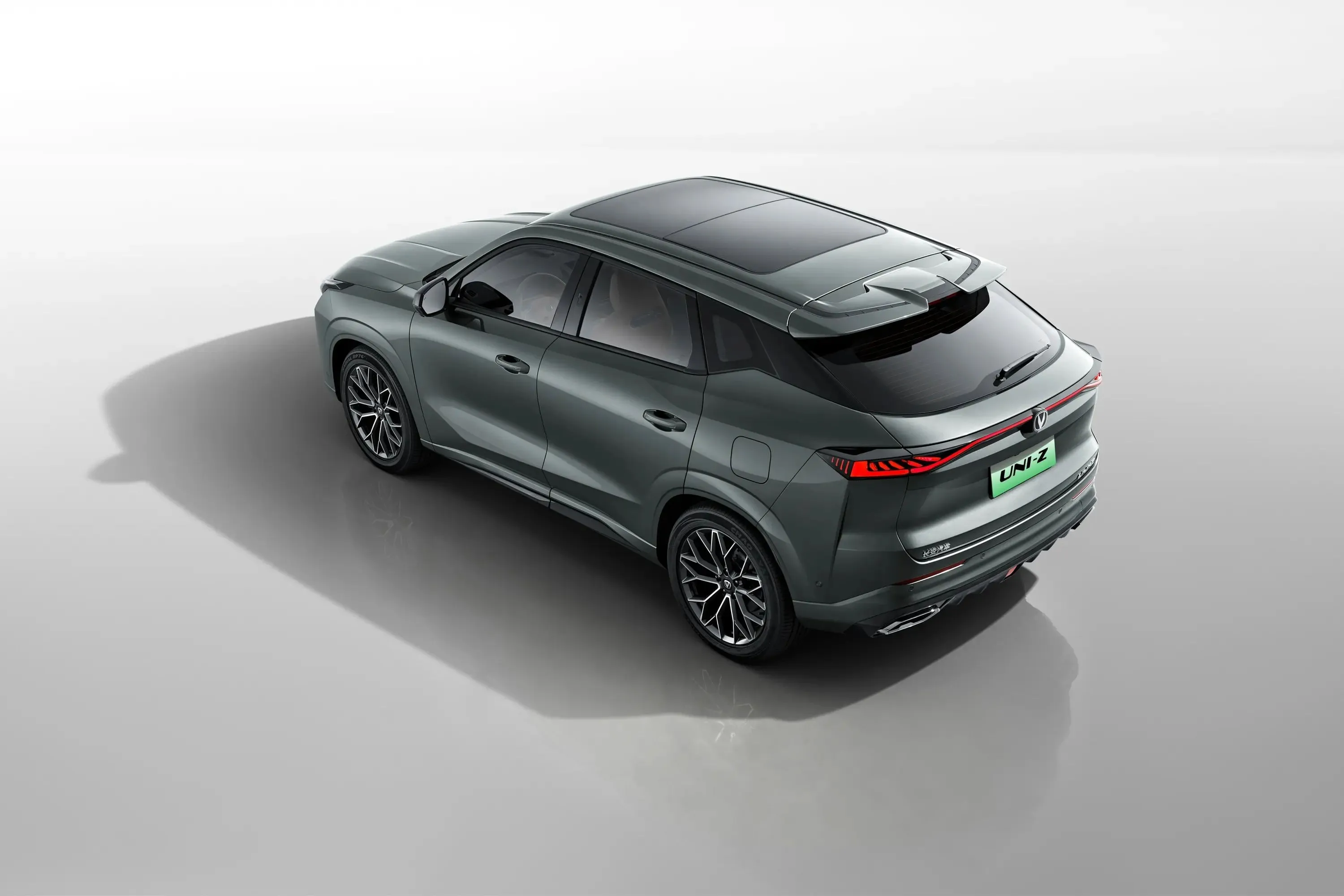 2024 UNI-Z iDD компактная 5-дверная 5-местная версия PHEV SUV lingxian с лицевой ID 540 ° изображение R19 шина