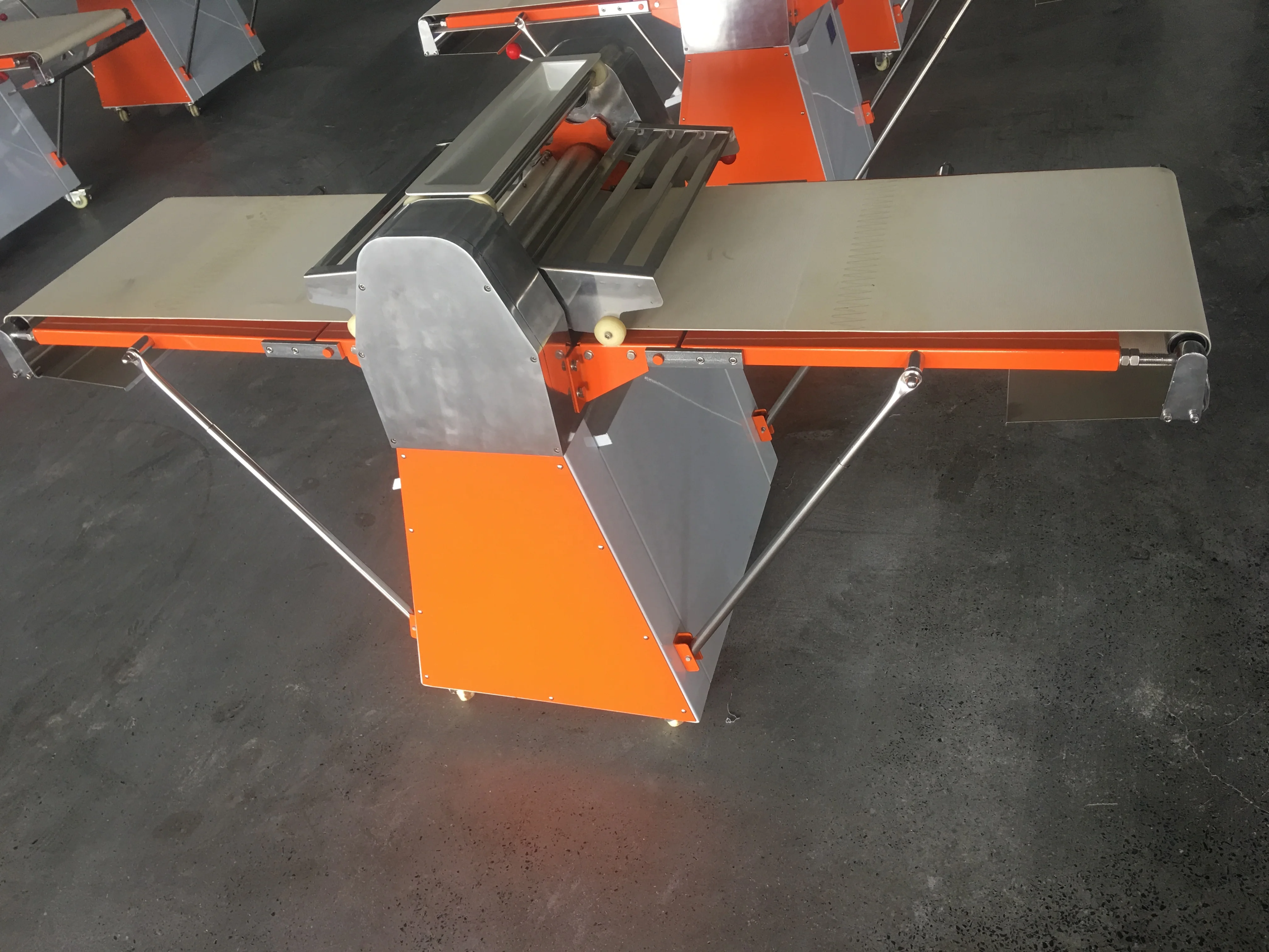 
Pastry food pizza tart bakery equipment dough sheeter/dough rolling machine 