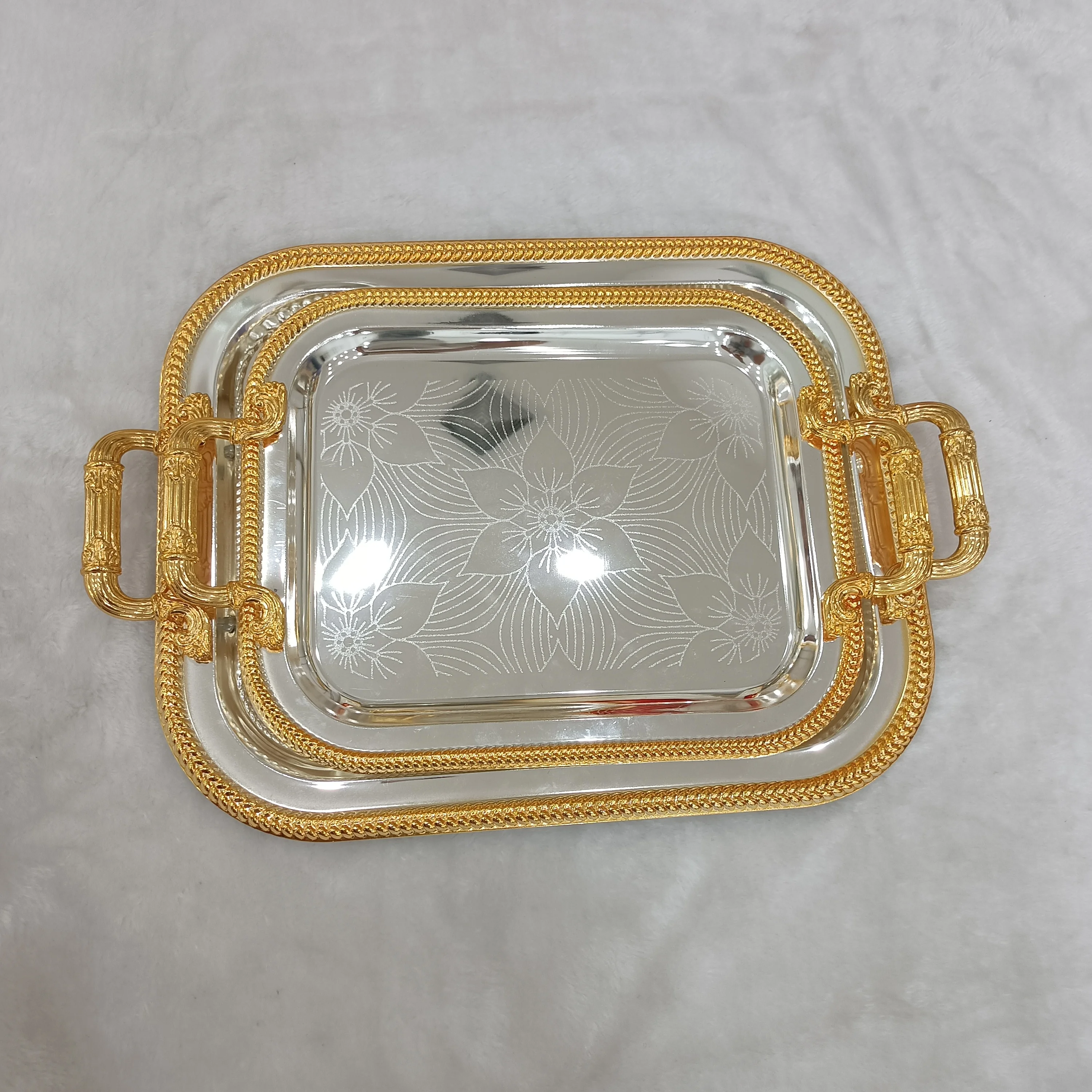 Wholesale Luxury Golden Leaf Shape Metal Table Decor Dry Fruit Plate Nuts Serving Dish Food Display Tray