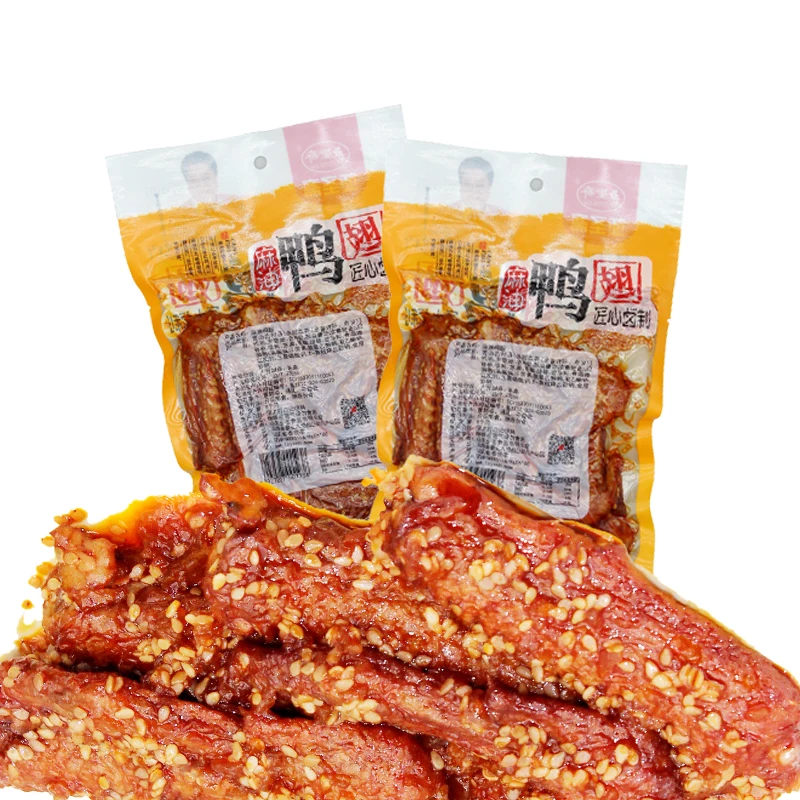 Вкусный готовый к употреблению крылышки с перьями утки пропеллы