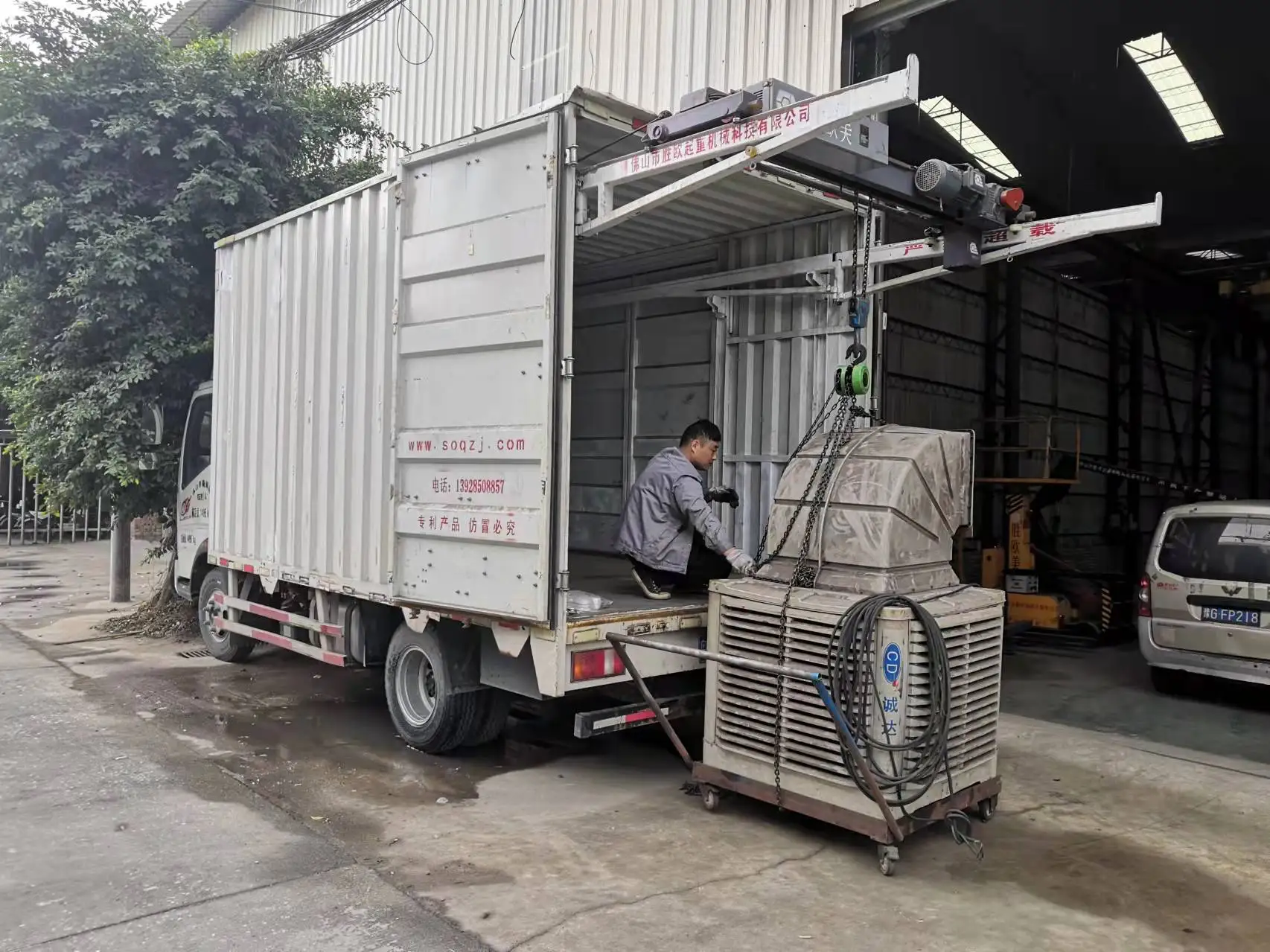 Mini DIY crane and hoist lift manufacturers in truck box