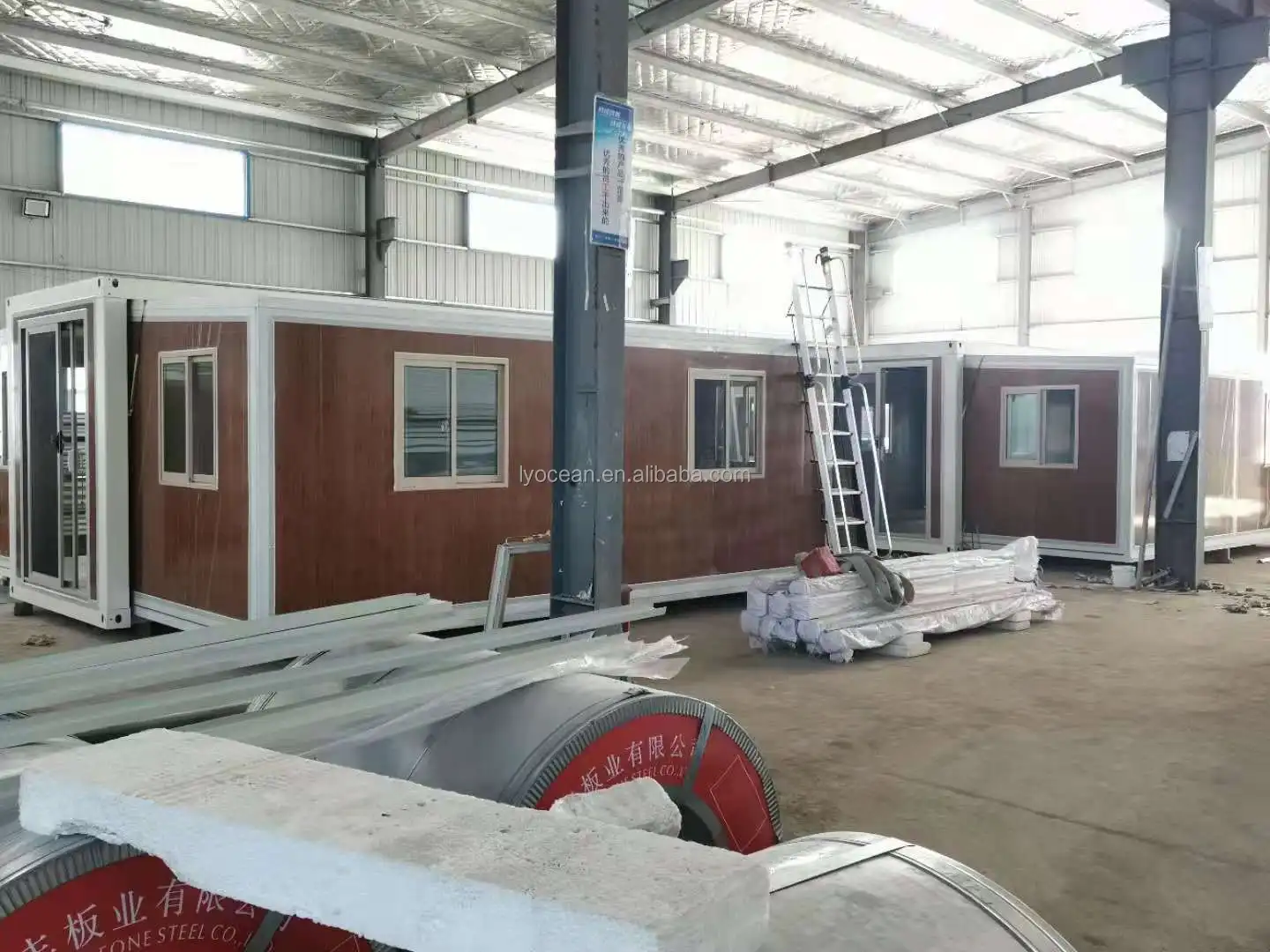 module 20ft 40ft prefab light steel structure frame shipping container design bungalow house in saudi arabia