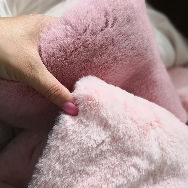 Stabile Product winter Luxury White and rose red  Design Faux Fur blanket for winter Throw Soft Comfort Blanket for bed sofa