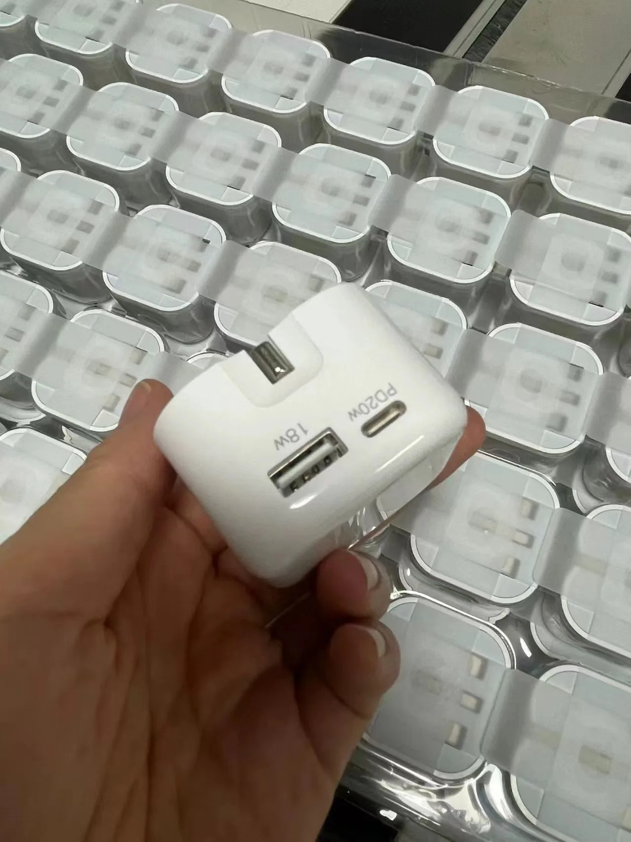 Адаптер питания USB A + C 20 Вт