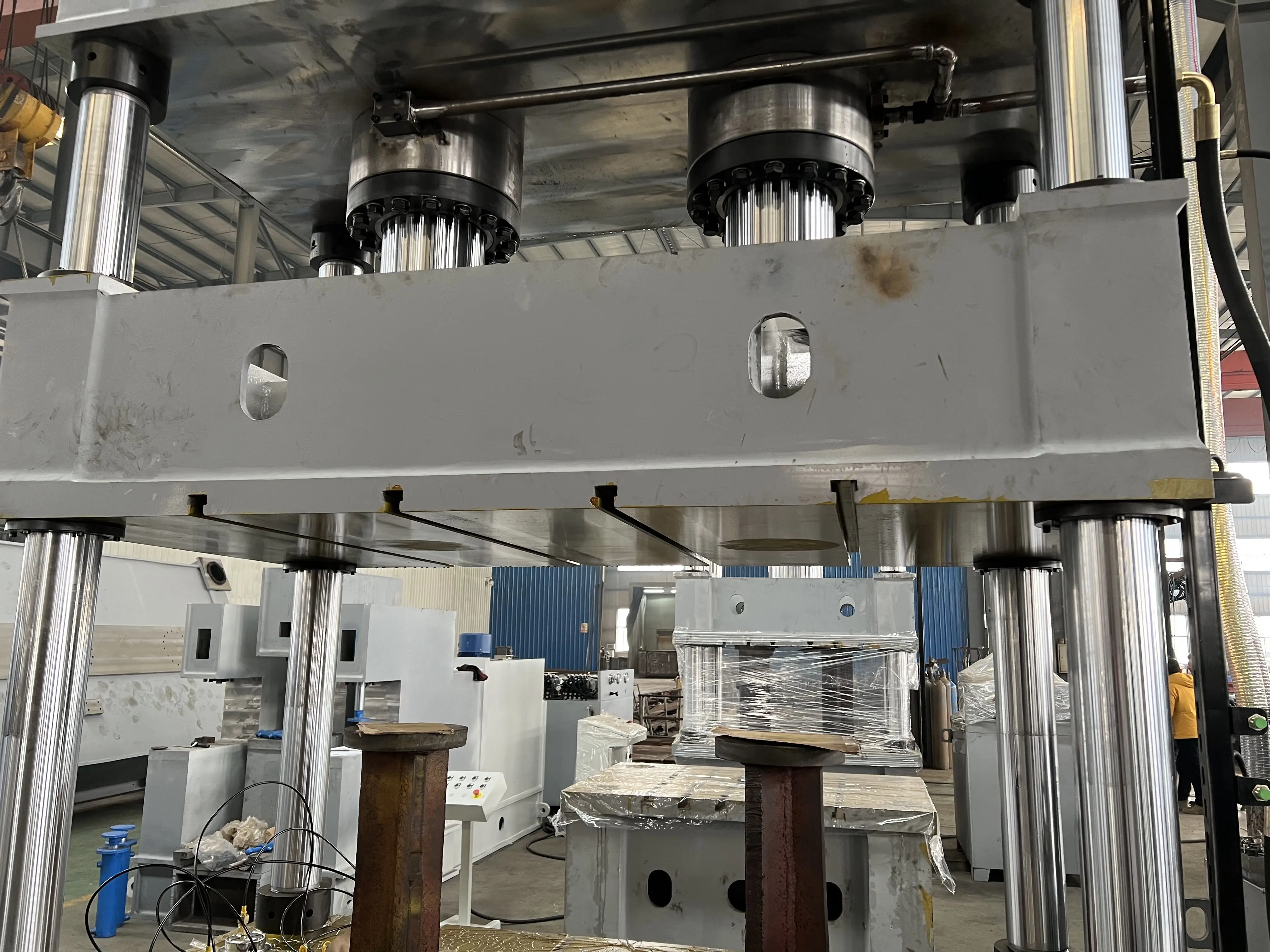 1000t hydraulic press fast four-column 1000t four-column hydraulic press bulletproof insert plate helmet hydraulic