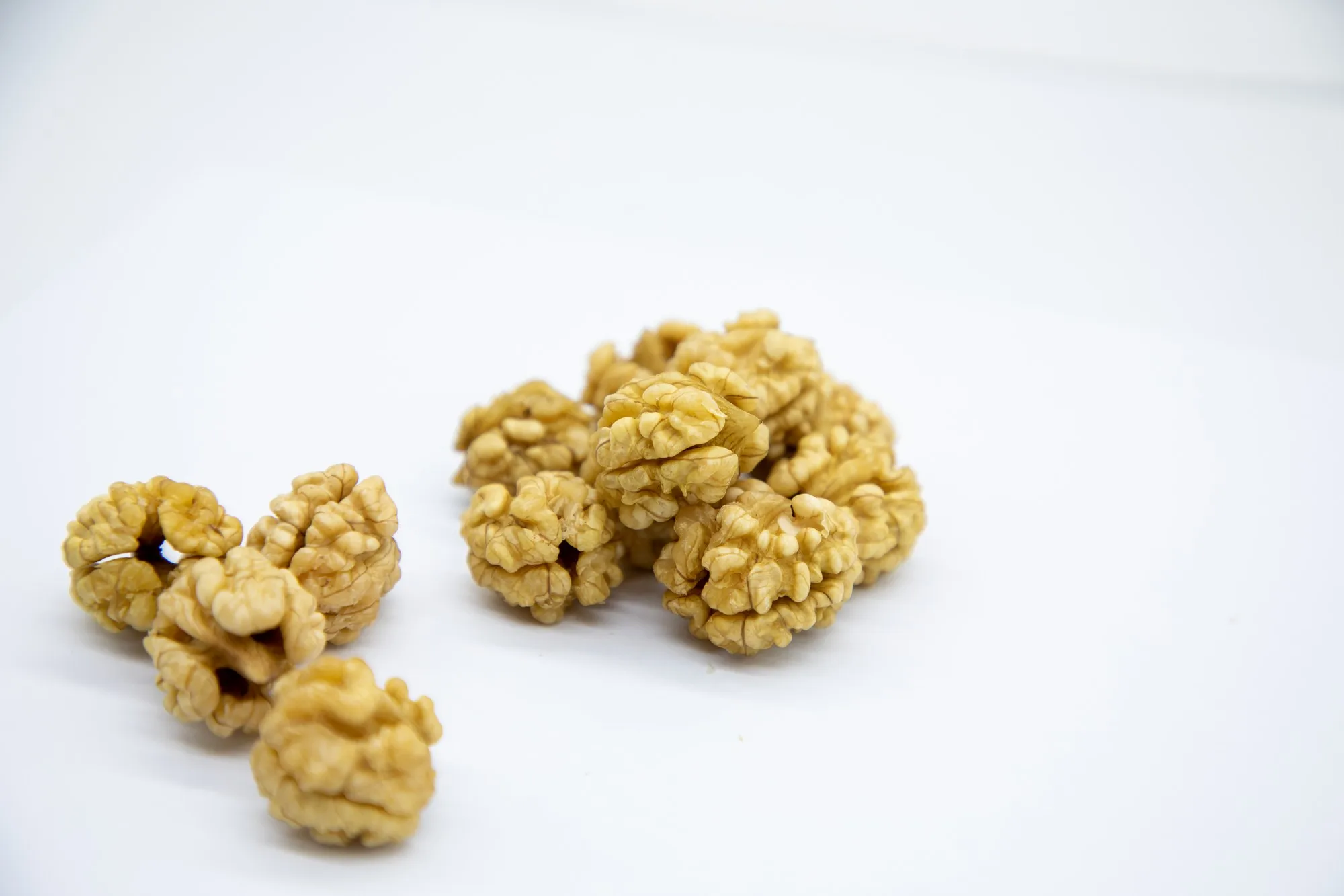 Healthy snack top grade organic walnut kernels peeled walnuts nuts in bulk from Uzbekistan manufacturer