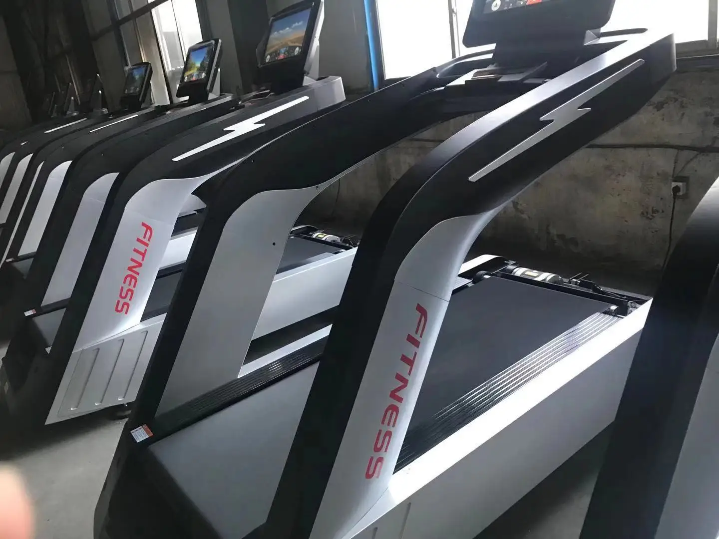 China Running Machine Heavy Duty Equipment Gym Commercial Electric Treadmill With Screen Wifi