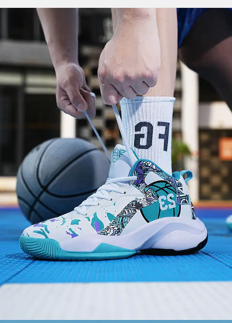 The sole is made of carbon fiber, which can replace the heel