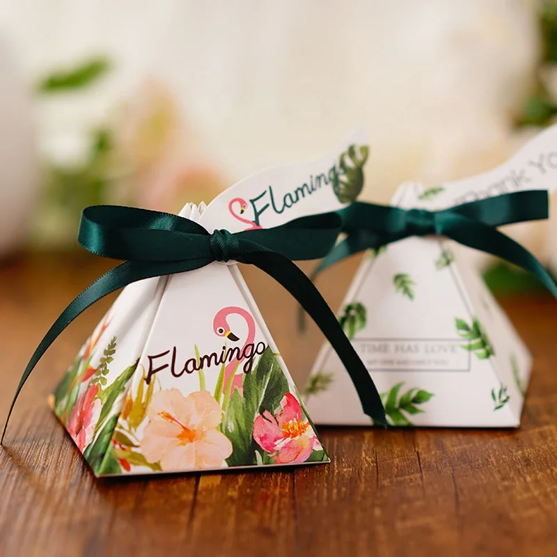 Christmas Festival Wedding Favor Paper Box Wholesale Gold Foil Chocolate Candy Gift Packaging Box with Ribbon