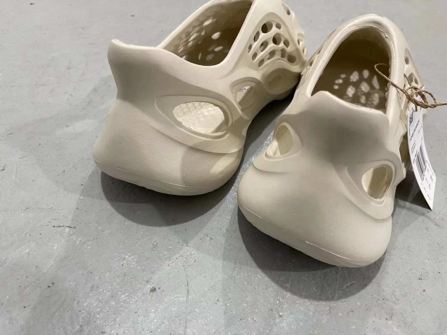 Лидер продаж Пляжная пенопластовая дорожка Yeezy MXT серые сандалии для мужчин и женщин обувь