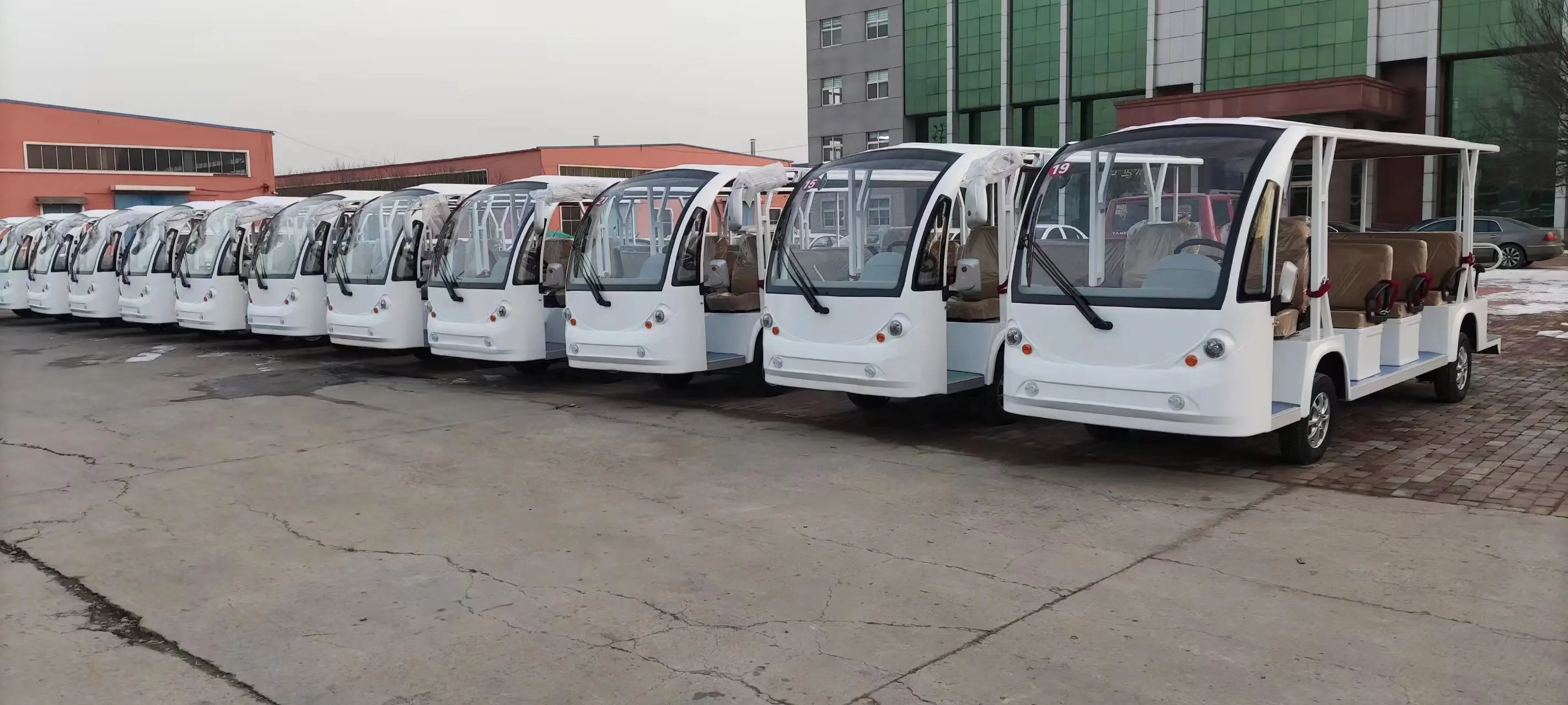 TONGCAI China 2024 wholesale luxury Electric Energy 86/36-68 Seats 3 Wheel Motorcycle tourist 12m half-open double-decker bus