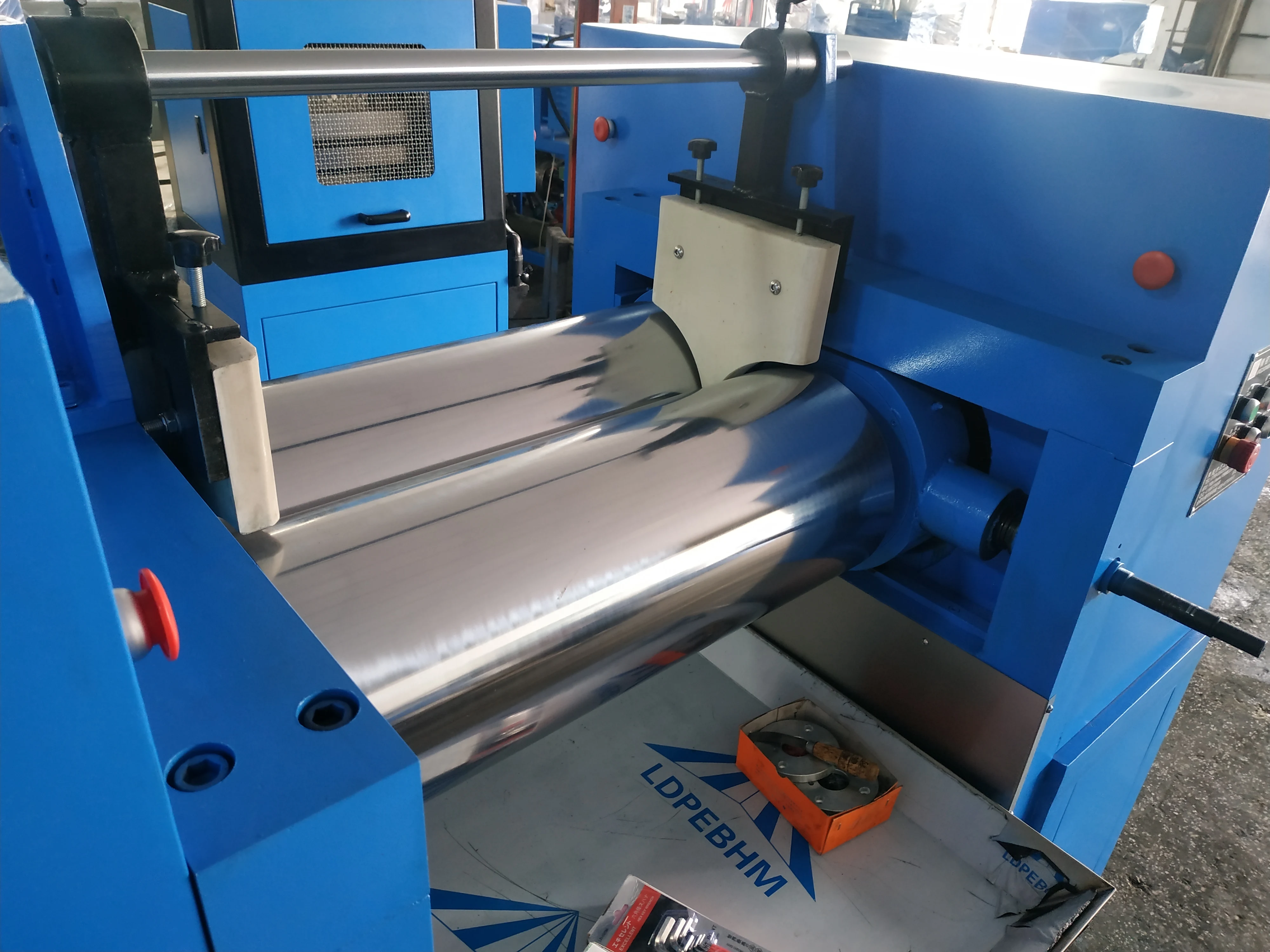 Professional Manufacture Lab Rubber Open Mixing Two Roll Mill for Silicone Granule