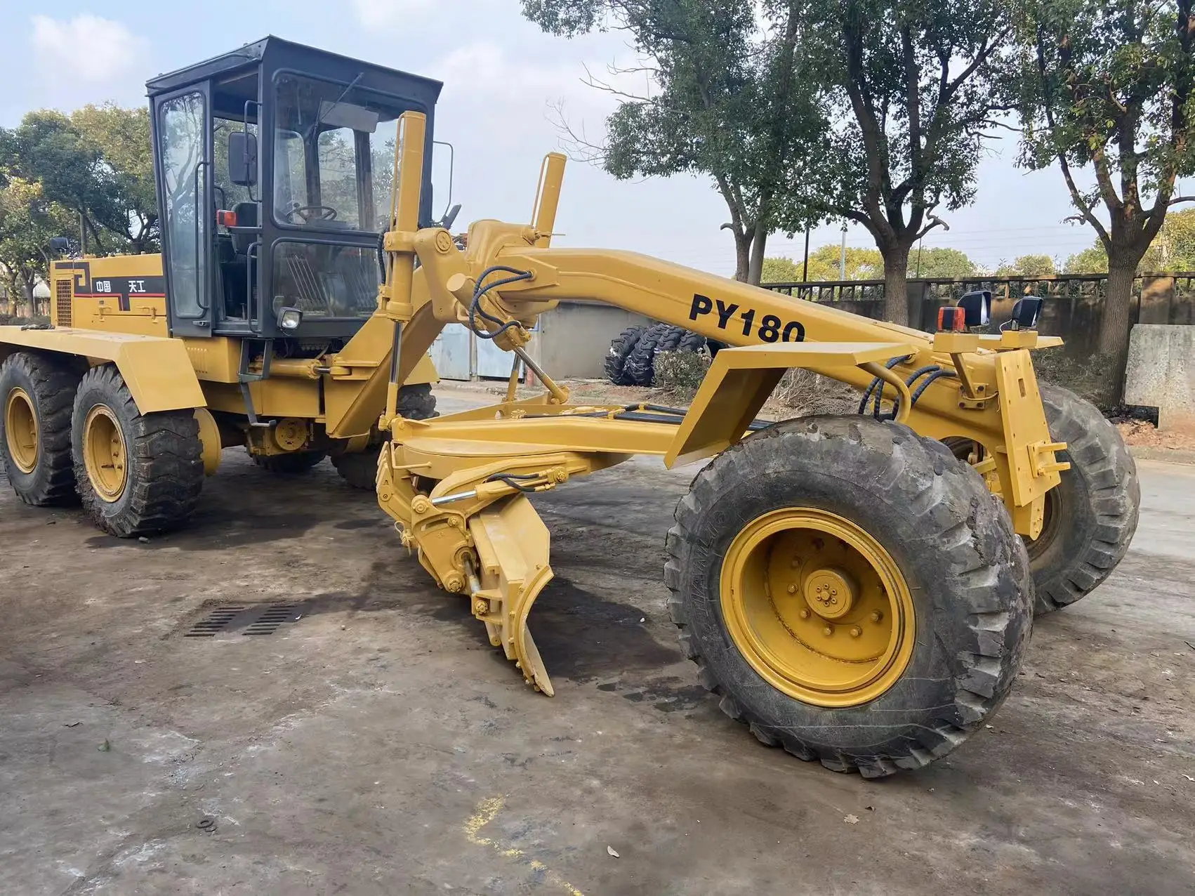 new arrival Chinese brand tian gong wheel motor grader for sale / tian gong py180 grader