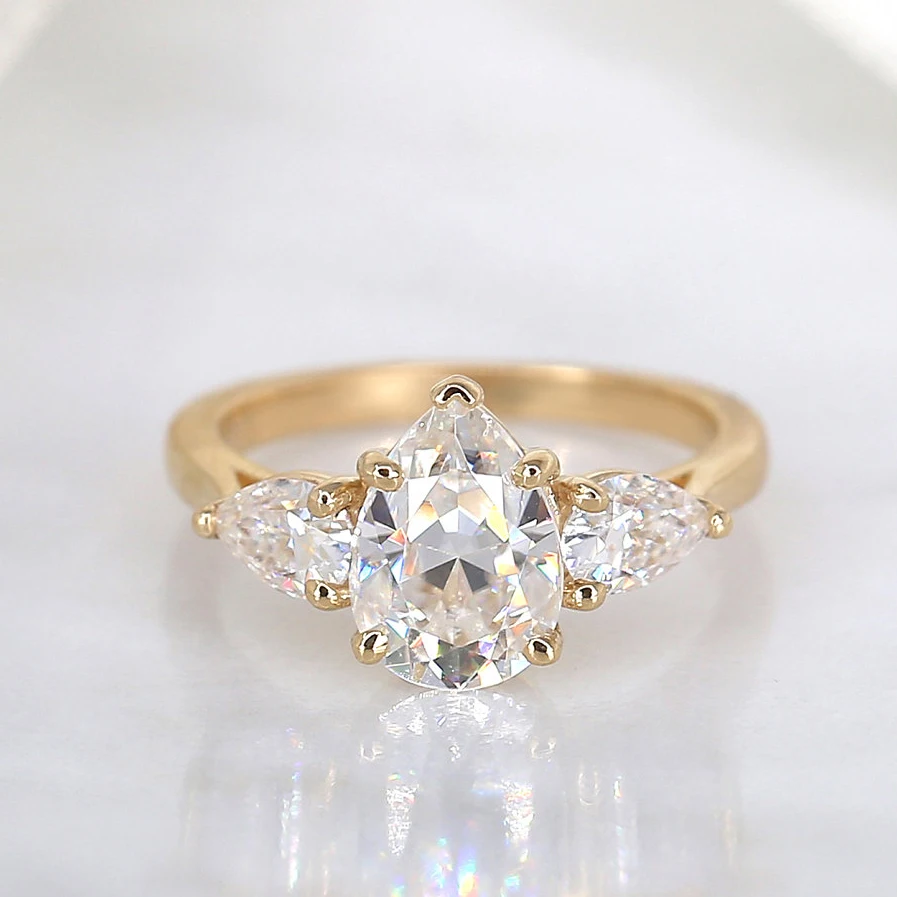 Maiyi Jewelry 2ct Pear Cut 14kt Pure Gold Moissanite Three Stone Ring For Engagement