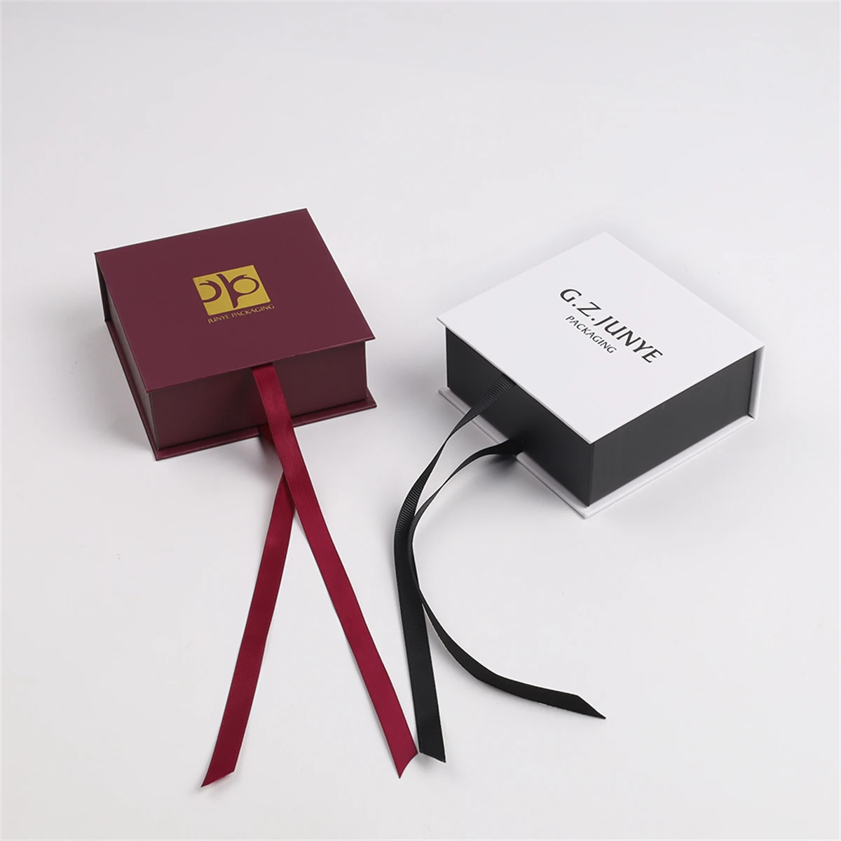 OEM logo custom style window guangdong folding bracelet boxes gifts men ecommerce brown cream jewelry gift ribbon box