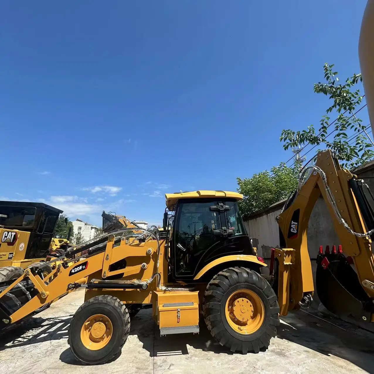 Оптовая продажа 2024 подержанный погрузчик cat 420F экскаватор caterpillar 420F2 колесный обратный