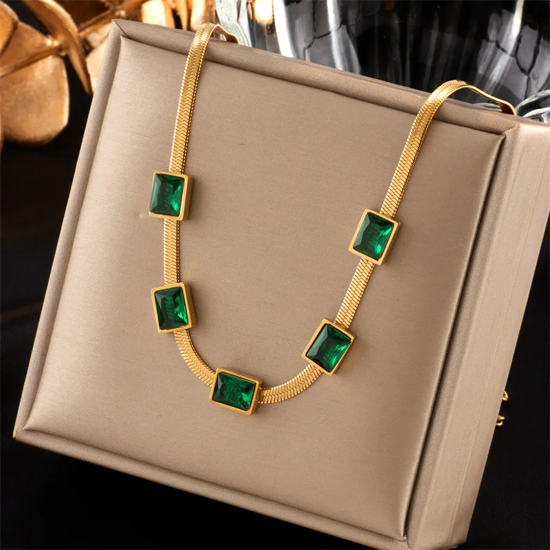Premium Luxury Titanium Steel Emerald Bracelet and Neck Chain Retro Fashion with Gold Plating for Gift or Party Suit