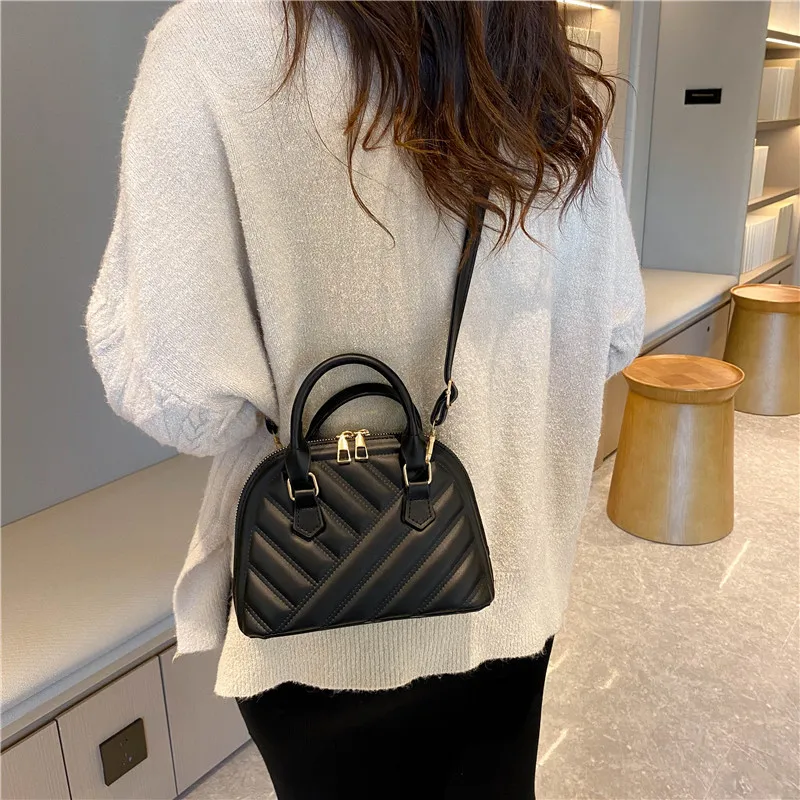 Customized Fashionable Solid Color Rhombus Handbag  Casual One-Shoulder Cross-Body PU Shell Bag Handbags Custom Backpack Design
