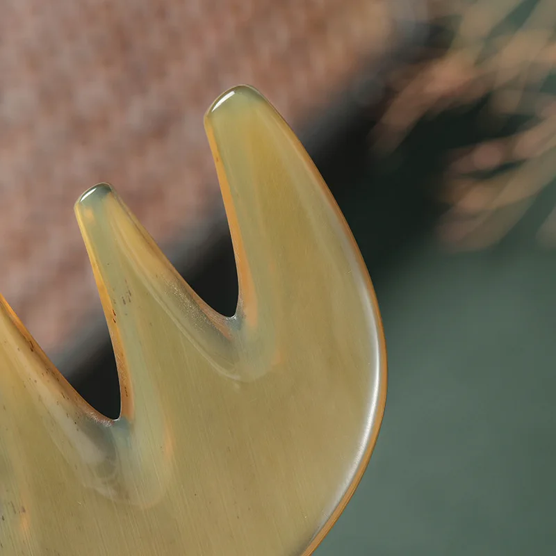 Chinese Traditional Trigger Point Therapy Guasha Scraping Massage Comb Wide Tooth Hair Comb Horn Head Massage Scraping Comb