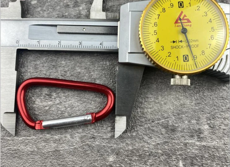 Outdoor carabiner small spring non-stainless steel quick hook large iron load-bearing buckle pet dog safety insurance buckle 5D