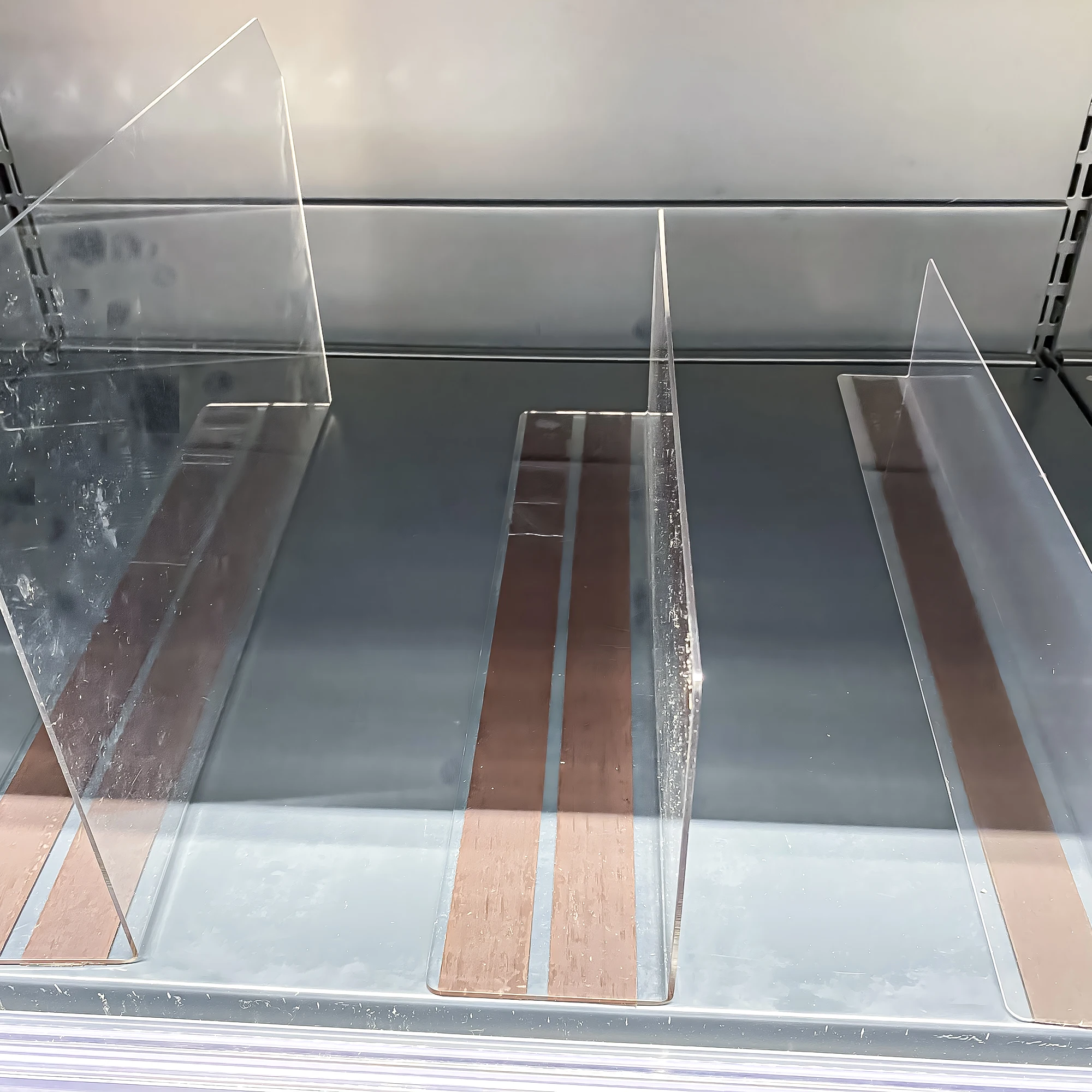 Good Price 5pcs Clear Acrylic Shelf Divider with Magnet Strip L Shape Separator Clear Shelf Divider