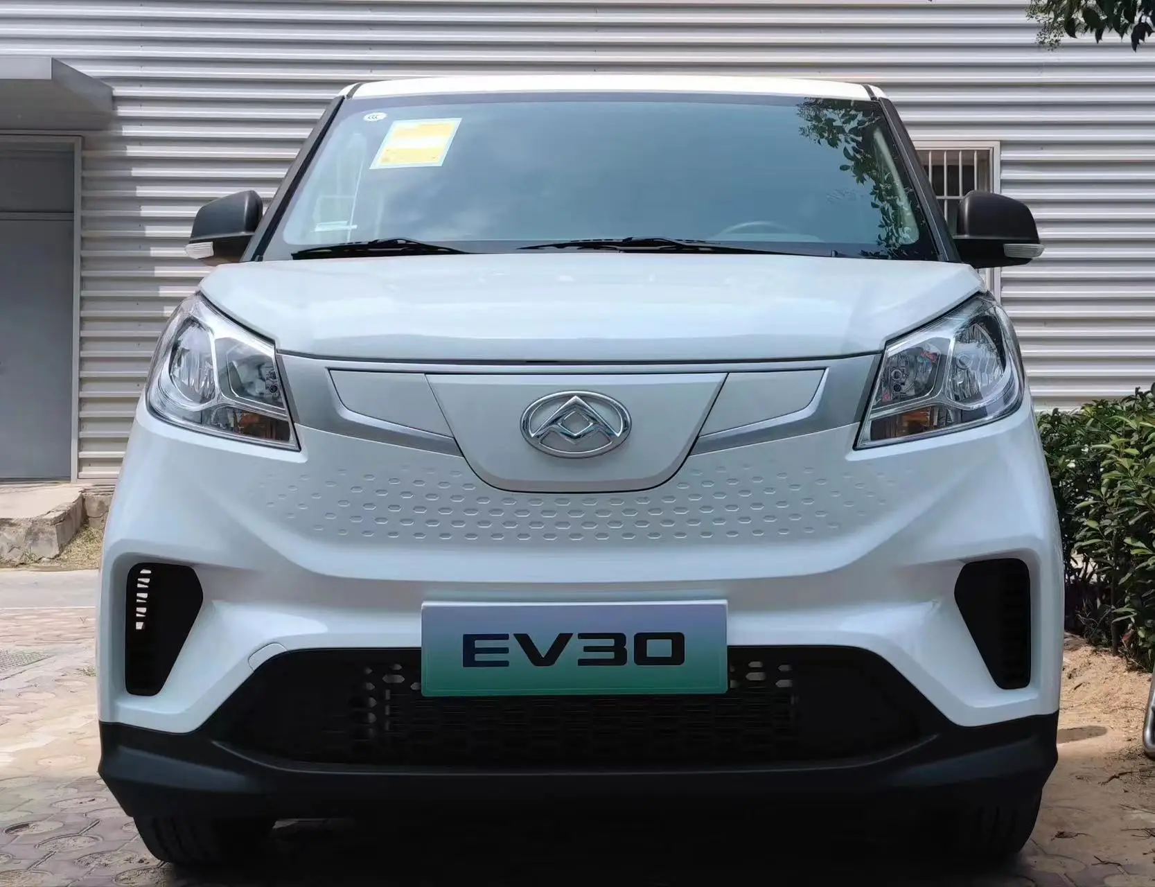 Hot selling MAXUS EV30 electric van passenger van electric sliding door system electric mini car van china
