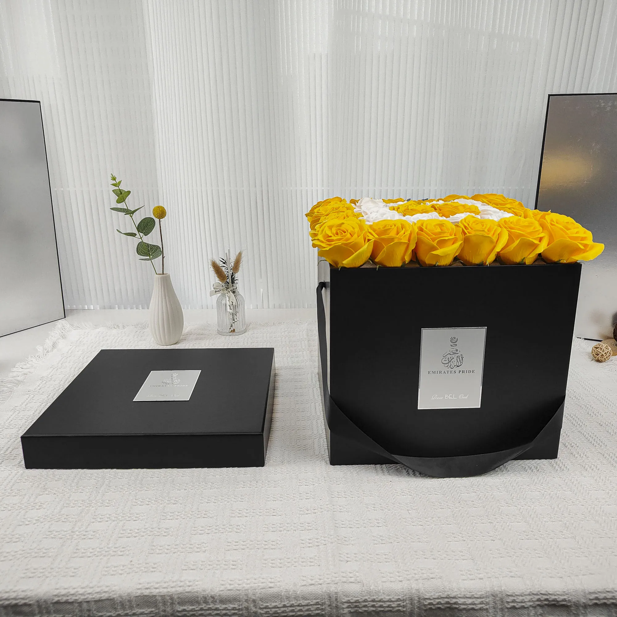 Low Price Custom Made Noble Immortal Infinity Roses Paperboard Square Flower Boxes With Handle