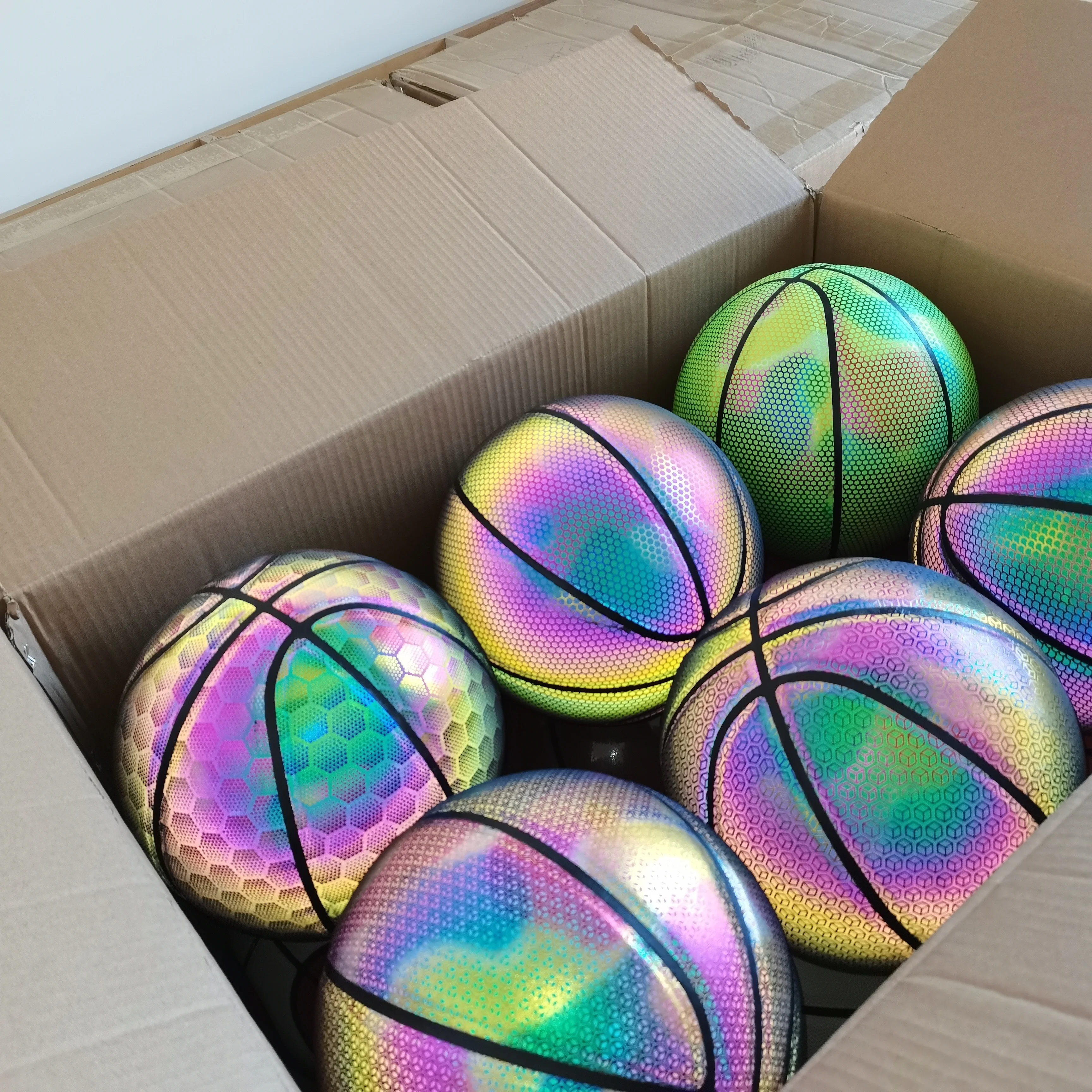 Customized basketball latest factory direct sales Reflective Luminous basketball  OEM LOGO Light up basketball holographic balls